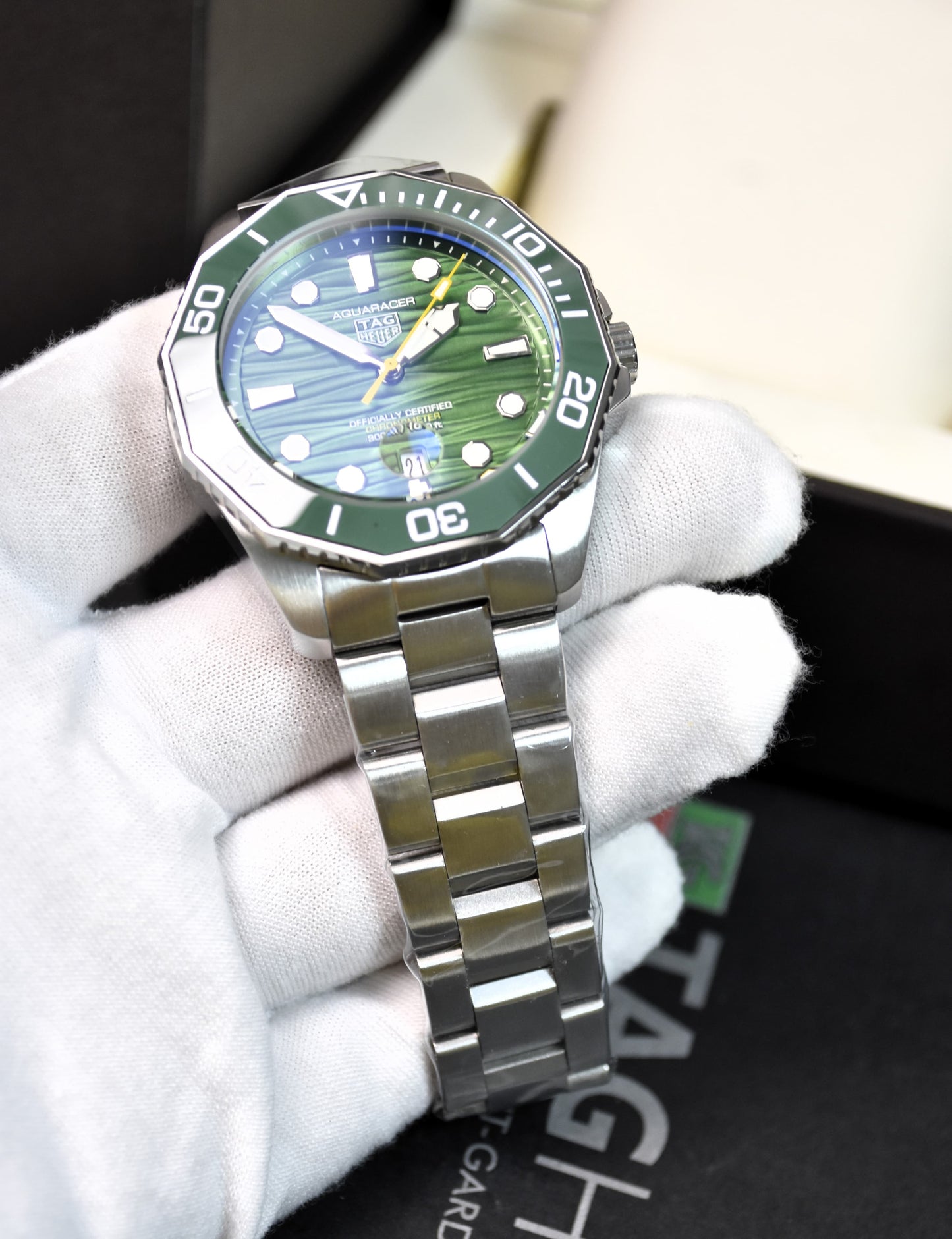 High Quality Luxury Branded Watch - Green Dail