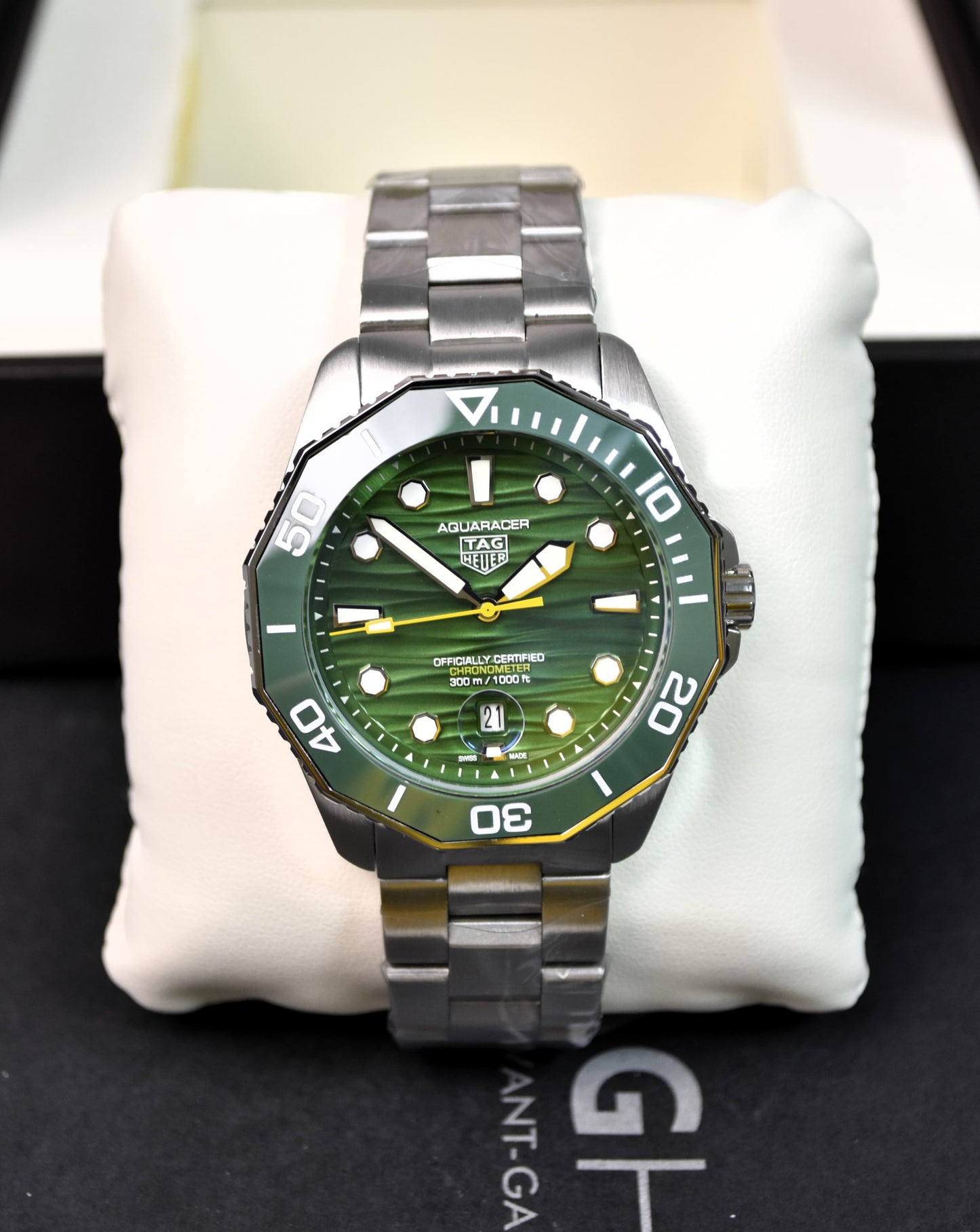 High Quality Luxury Branded Watch - Green Dail