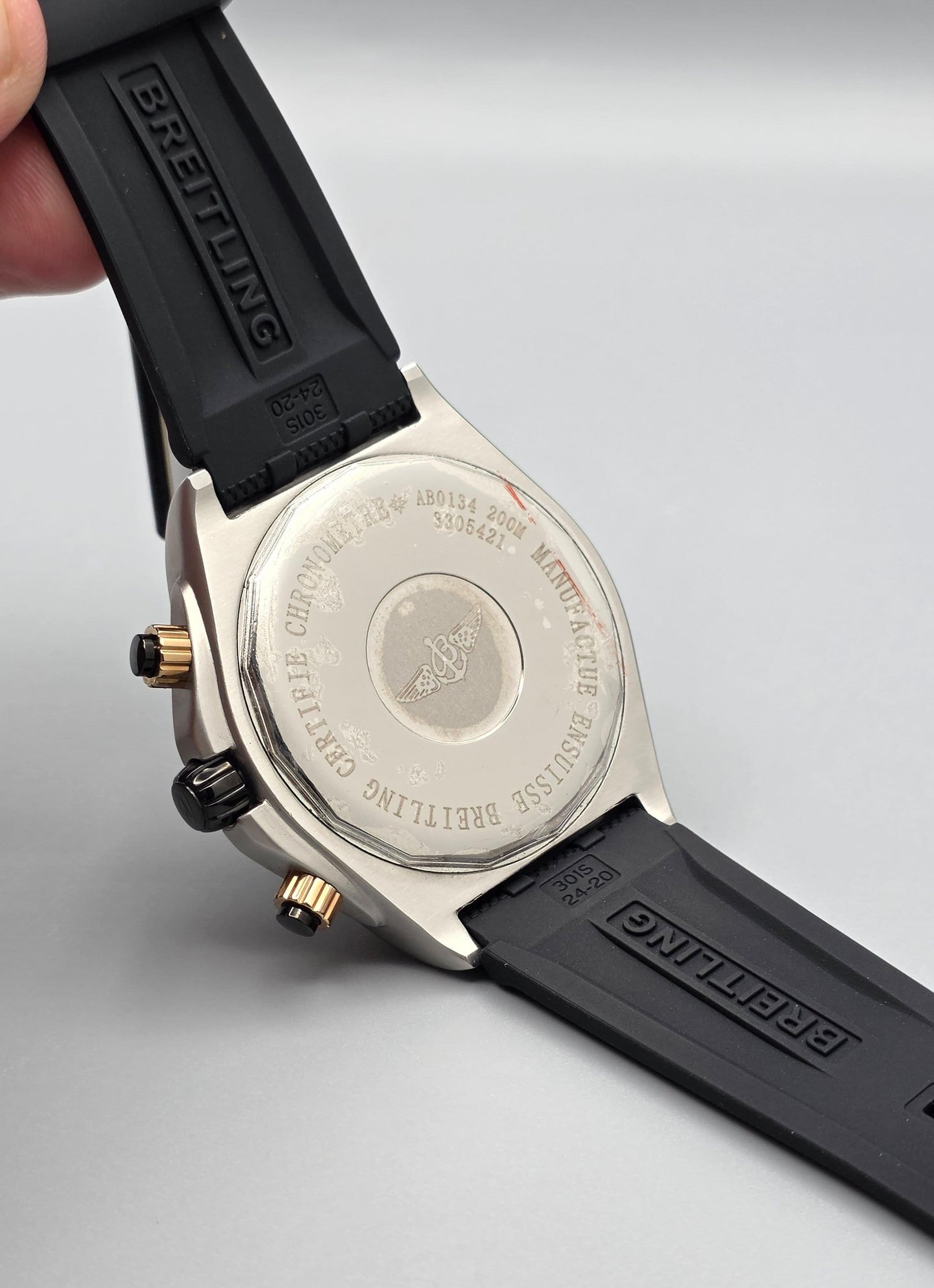 Luxury Silver Chronograph Watch – Black Bezel & Rubber Strap