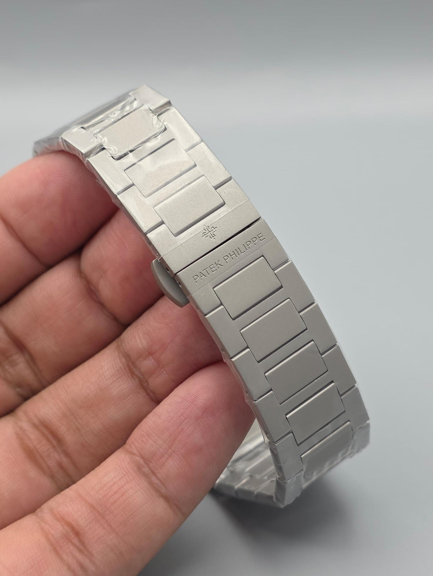 Elegant Grey Dial Diamond-Style Stainless Steel Watch