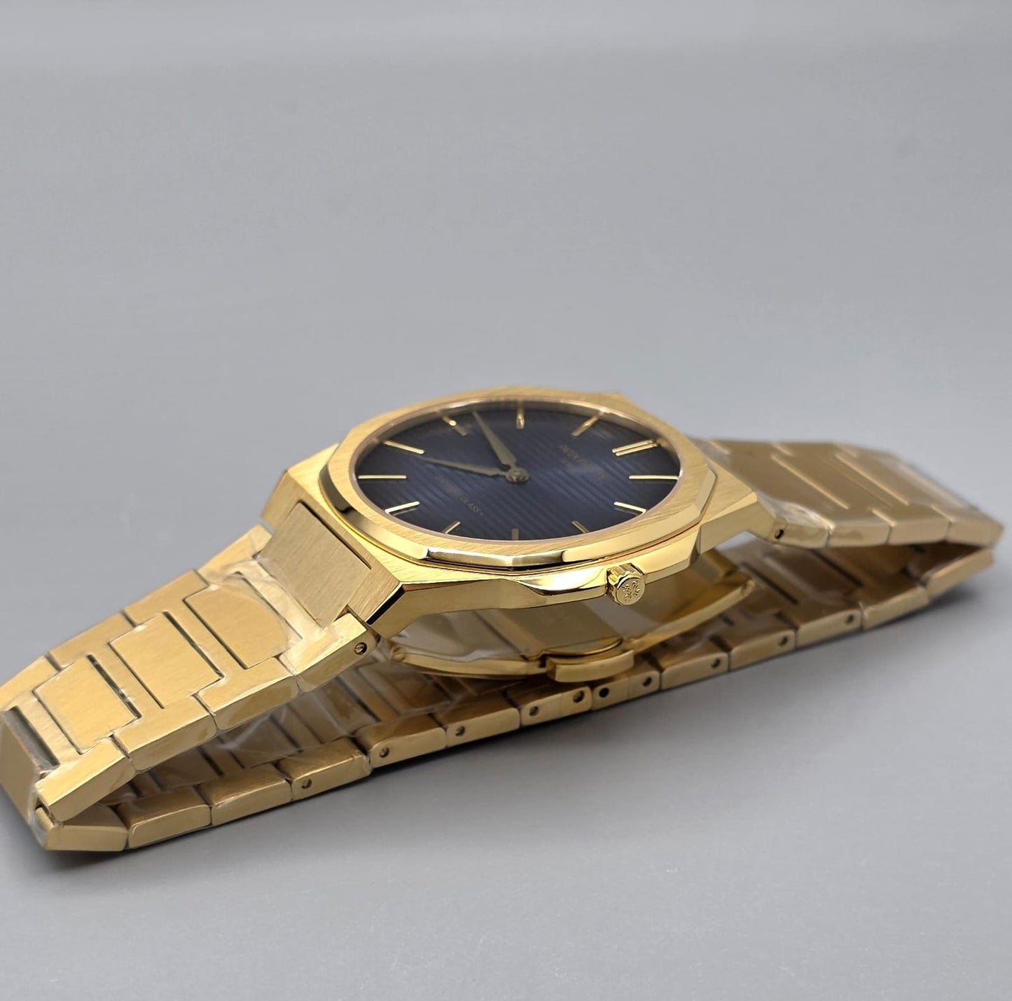 Elegant Gold-Tone Blue Dial Stainless Steel Watch
