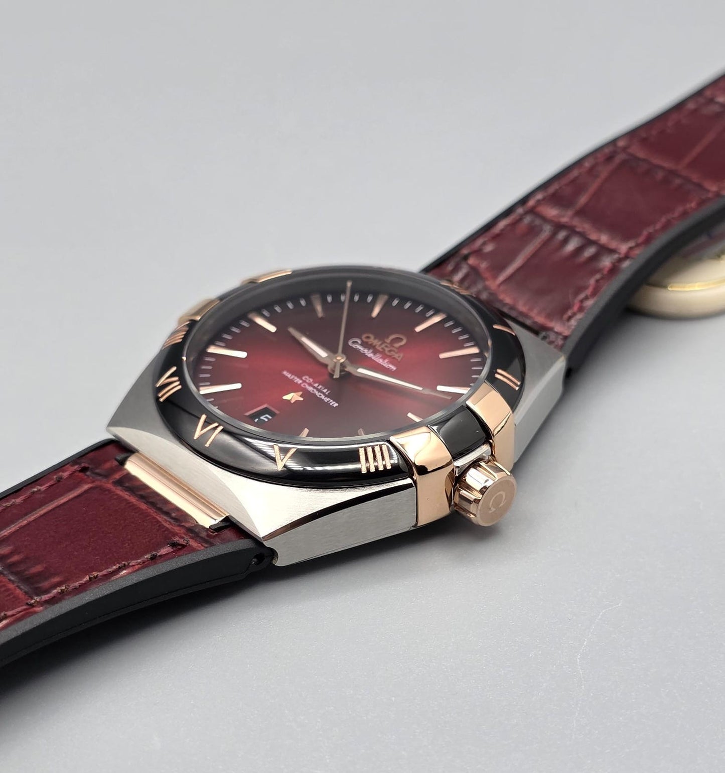 Luxury Silver & Rose Gold Watch – Black Bezel, Rubber Strap