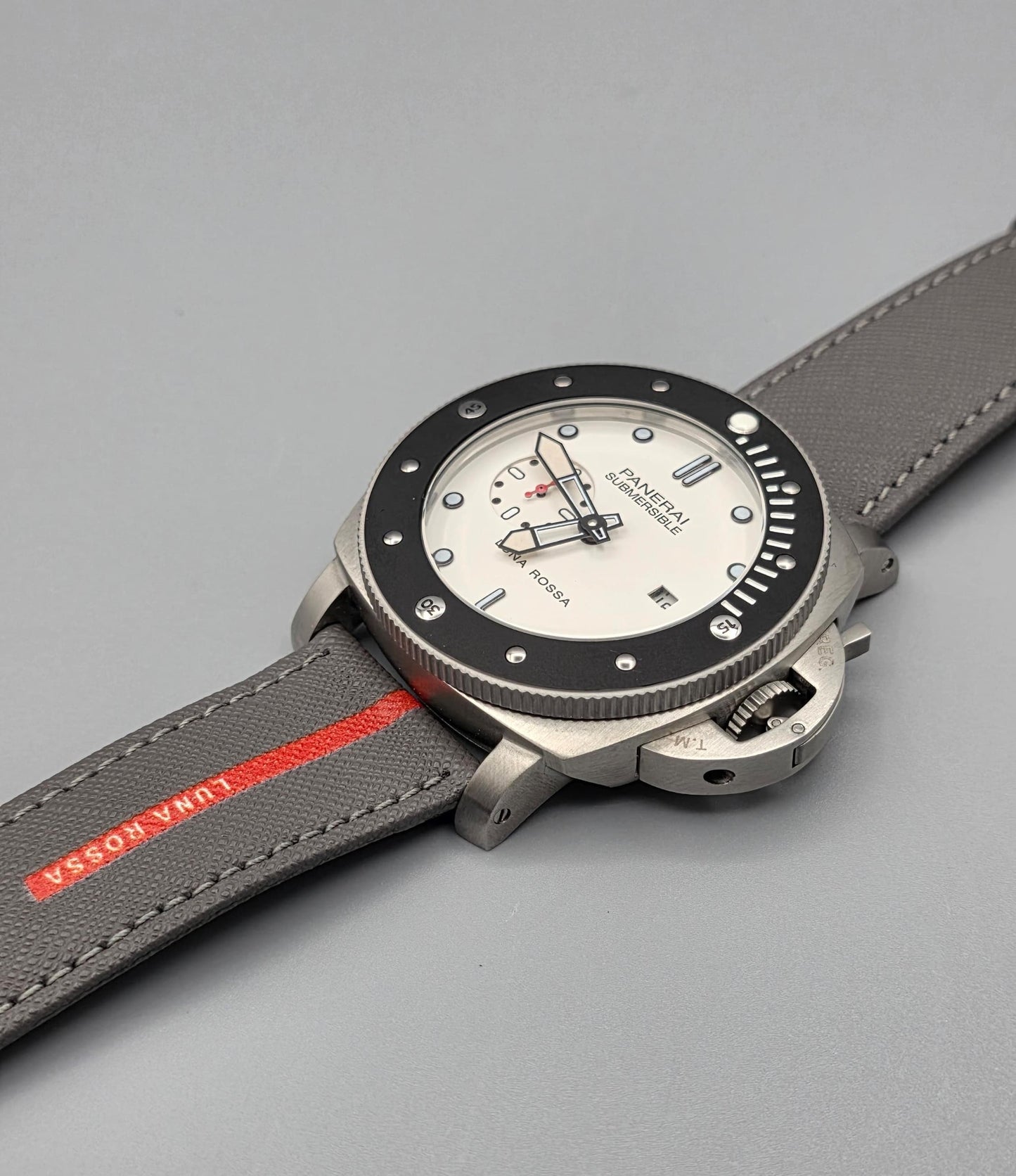 Luxury Diver Automatic Watch – White Luna Edition