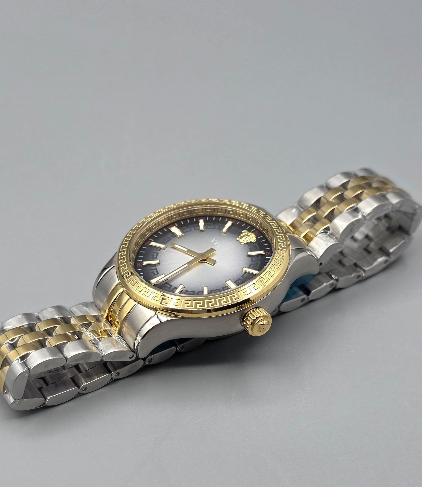 Luxury Two-Tone Silver Dial – Classic Edition