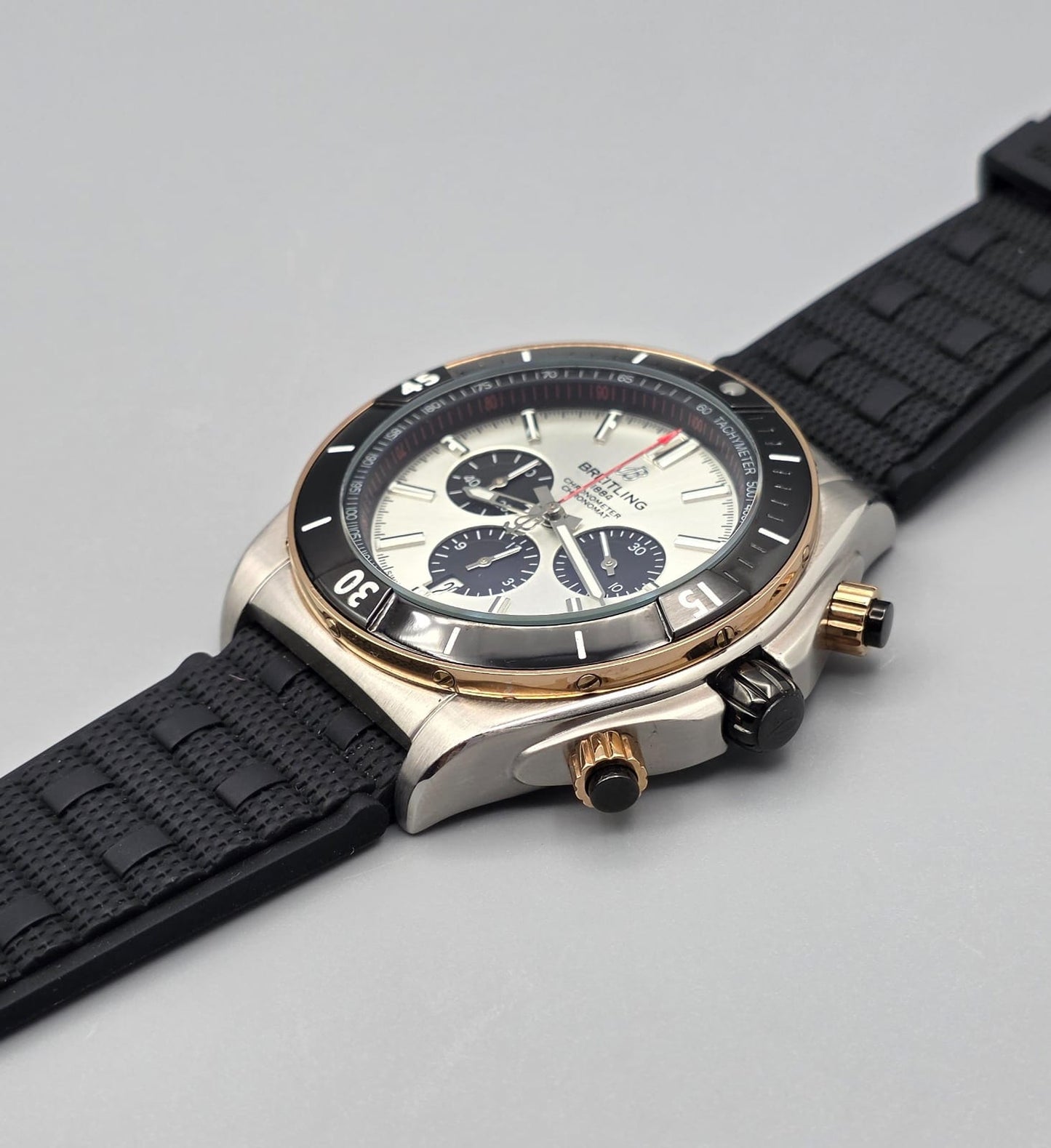 Luxury Silver Chronograph Watch – Black Bezel & Rubber Strap