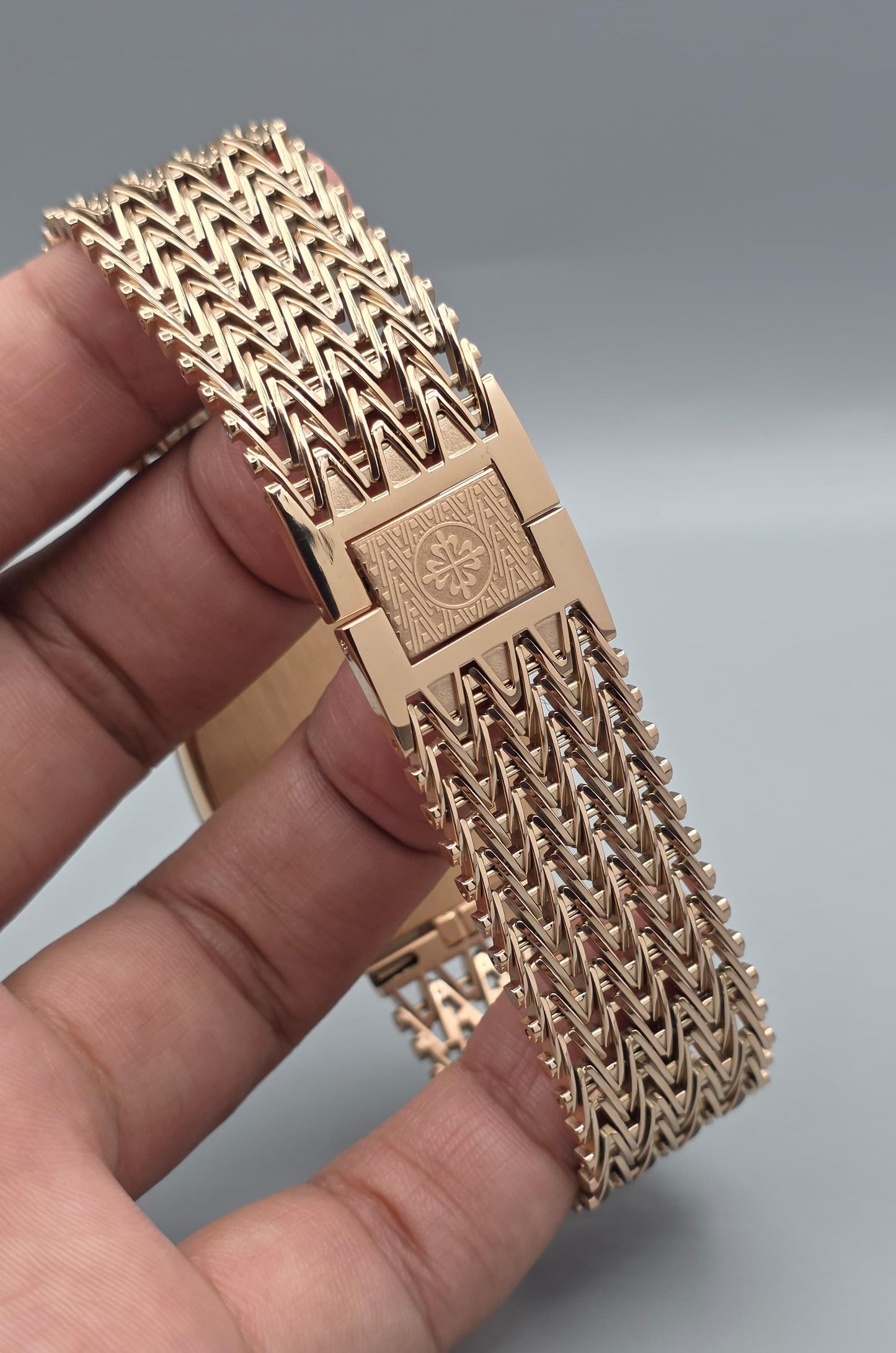 Luxury Dress Watch – Golden Ellipse Rose Gold Black Dial Chain Edition