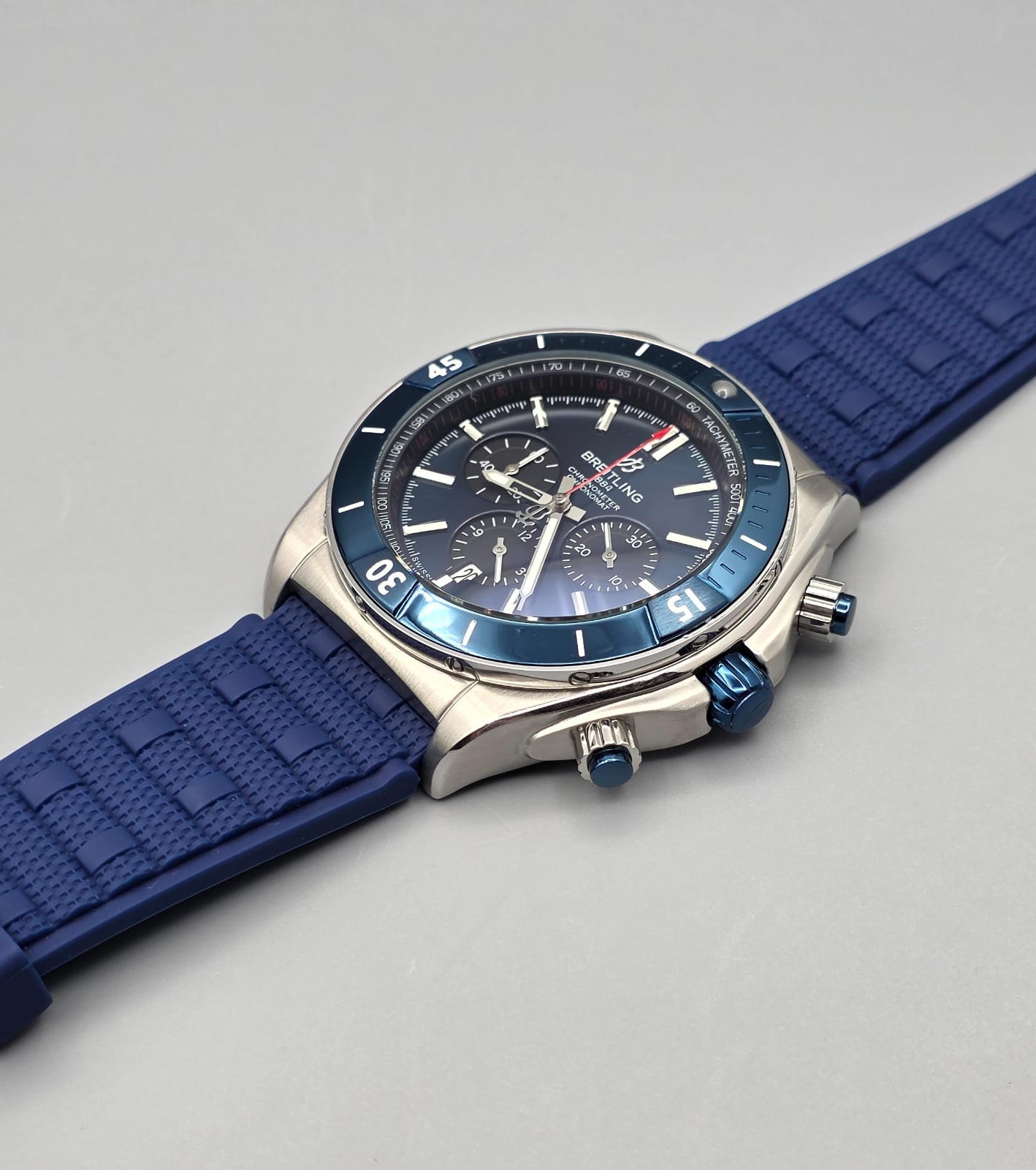 Luxury Blue Chronograph Watch – Blue Bezel & Rubber Strap