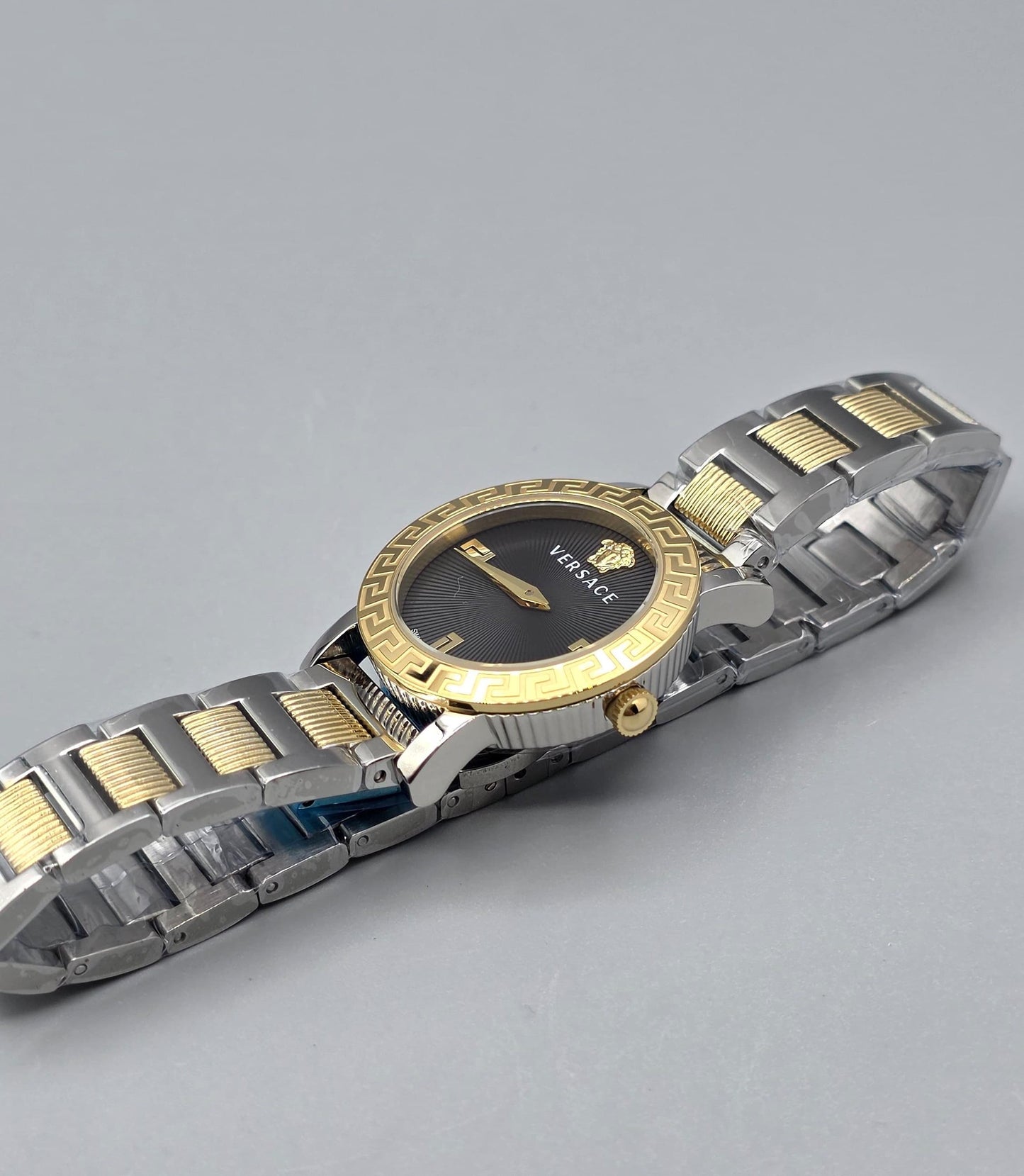 Luxury Two-Tone Black Dial – Ladies Classic Edition