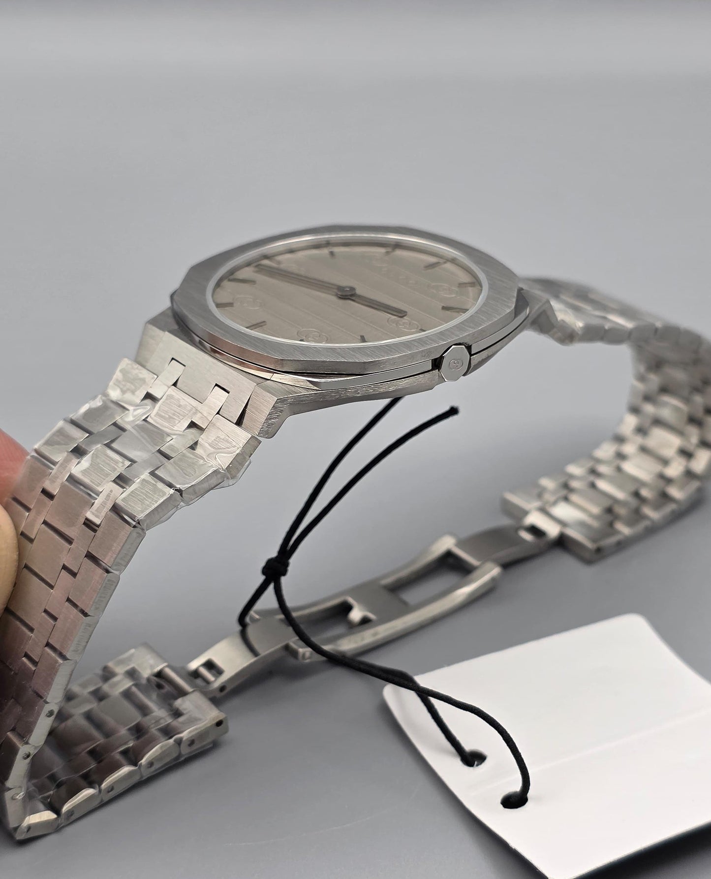 Luxury Ultra Slim Watch – Silver with Gray Dial