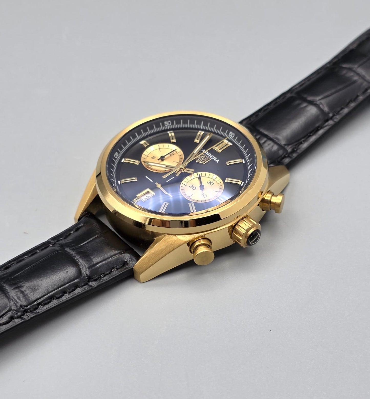 Premium Gold-Tone Chronograph Watch – Black Dial & Leather Strap