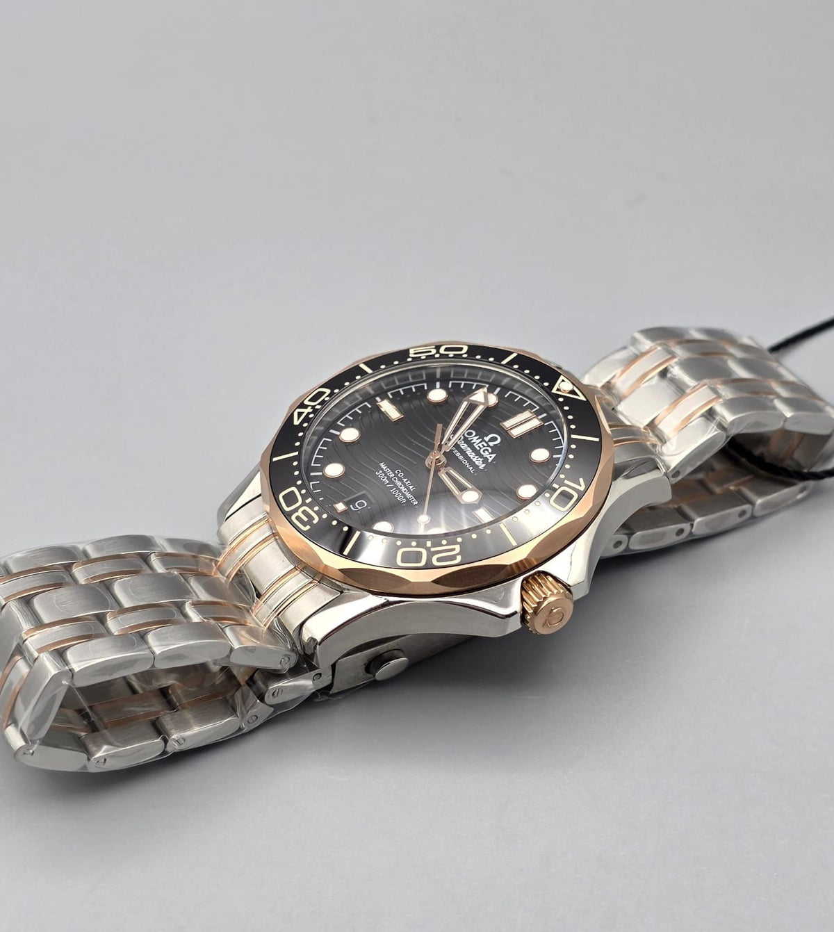 Premium Two-Tone Rose Gold & Silver Automatic Wave Dial Diver Luxury Watch