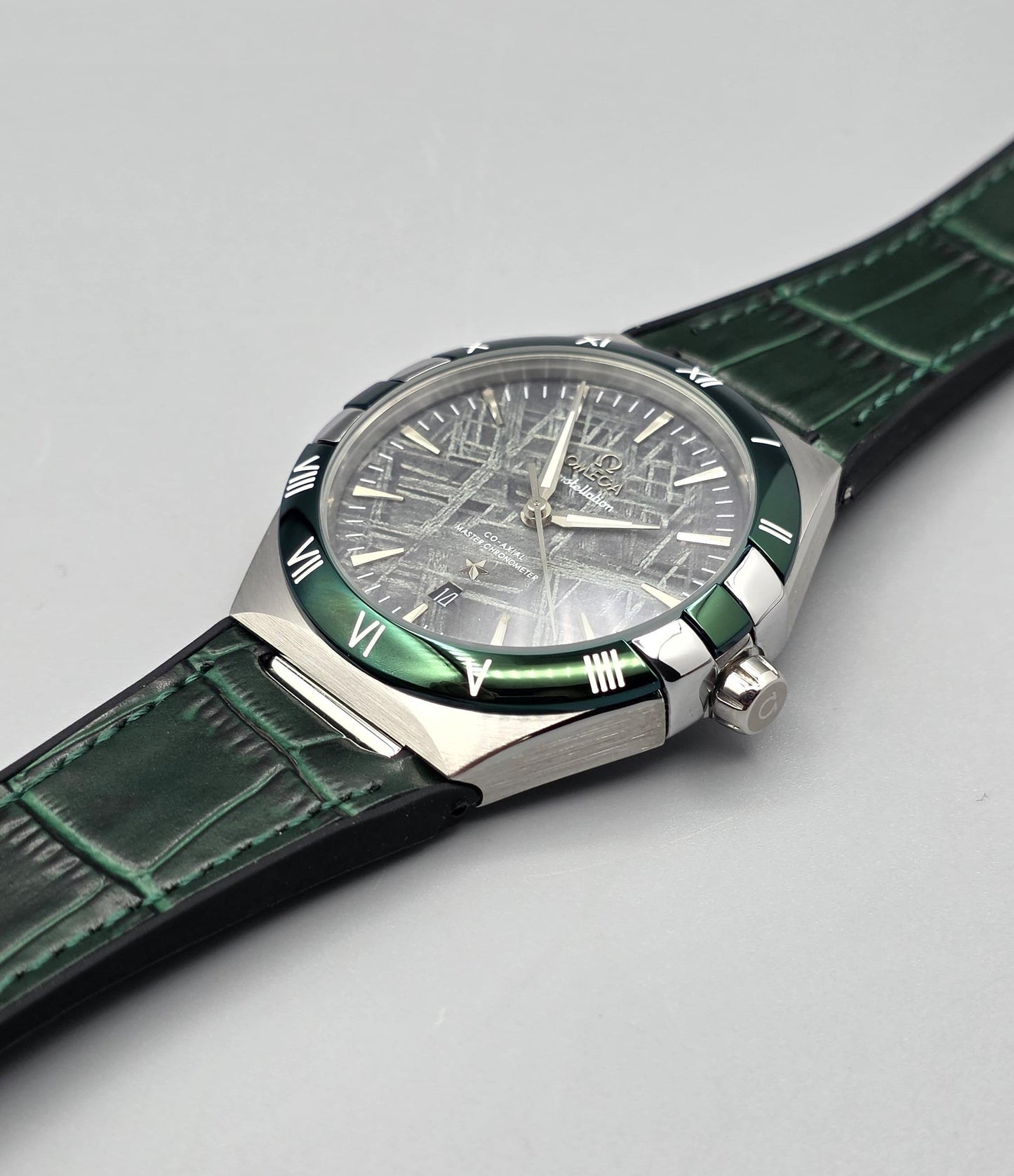 Luxury Textured-Green Dial Automatic