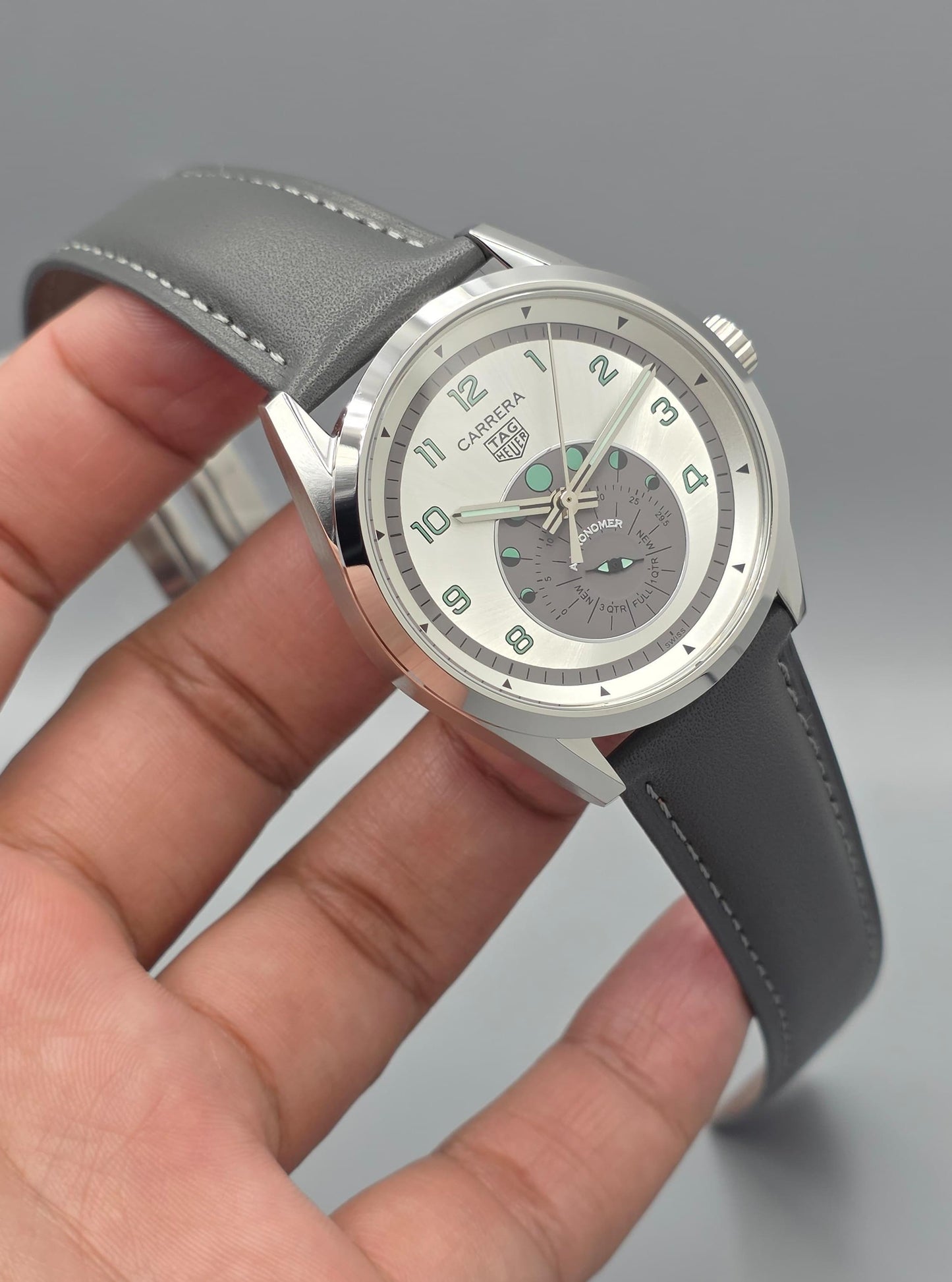 Luxury Classic Gray Leather Watch – White Dial Edition