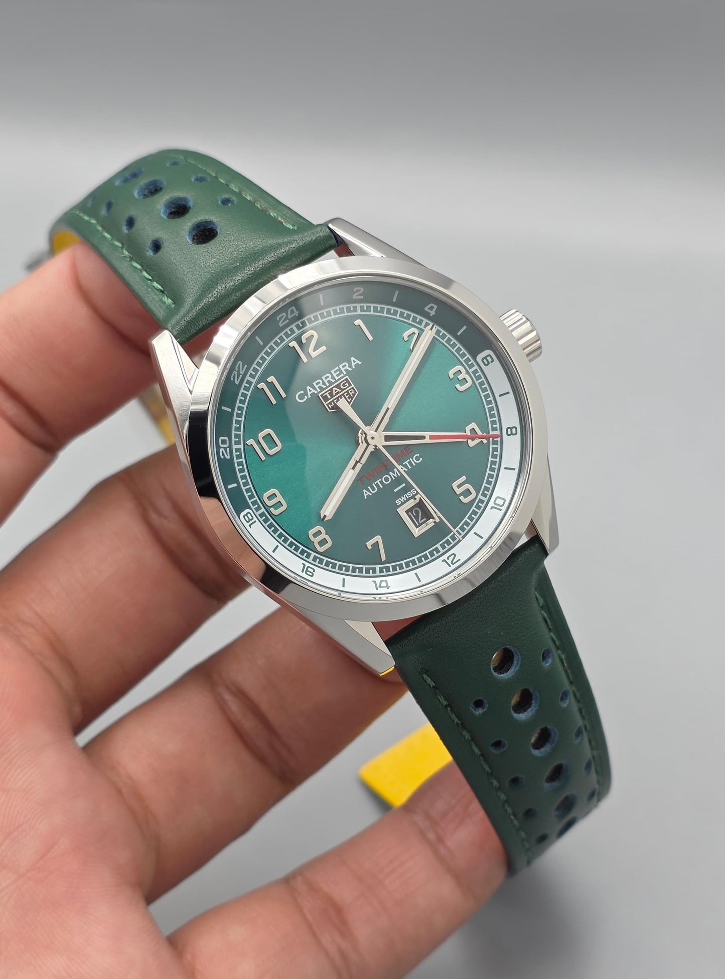 Luxury Automatic G.M.T Watch – Green Dial Edition