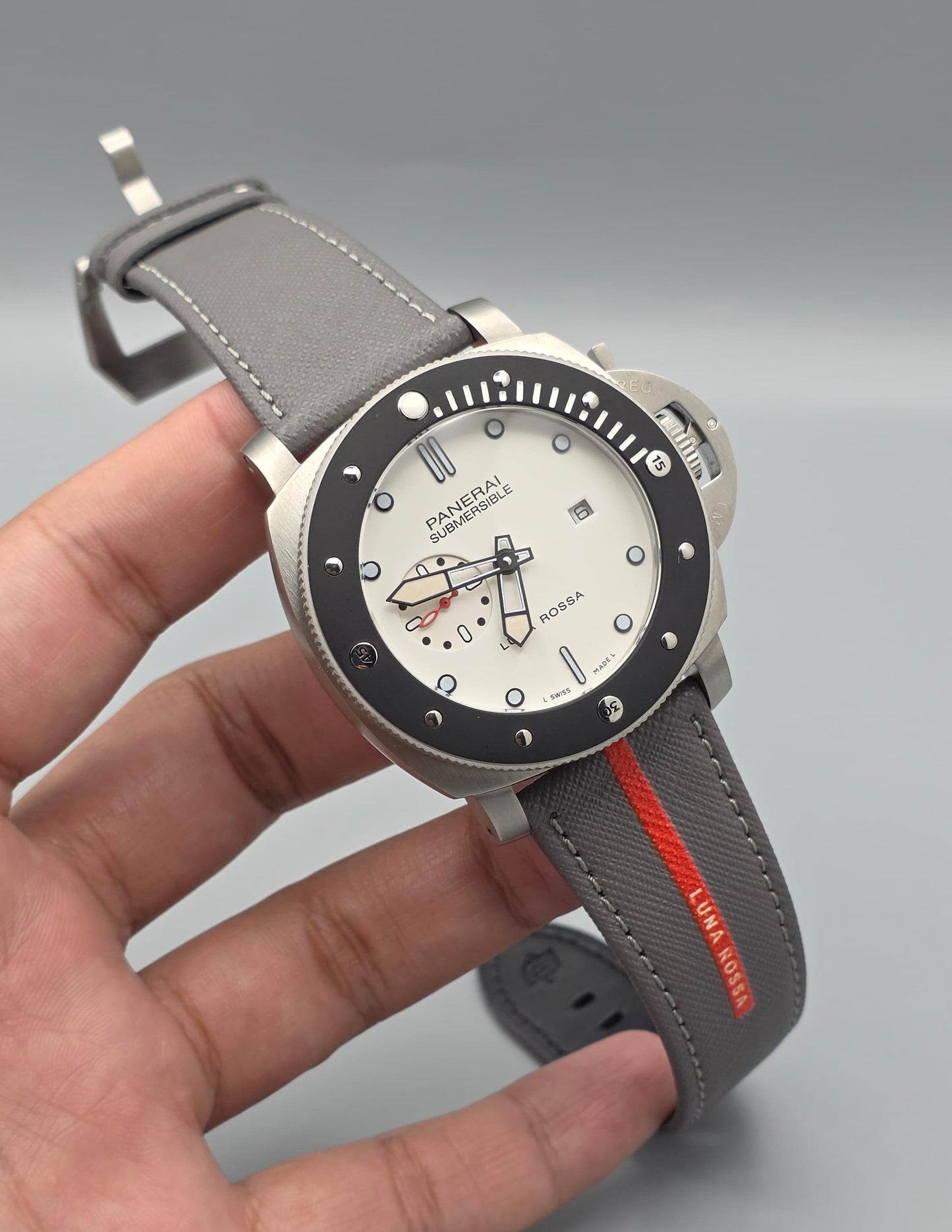 Luxury Diver Automatic Watch – White Luna Edition