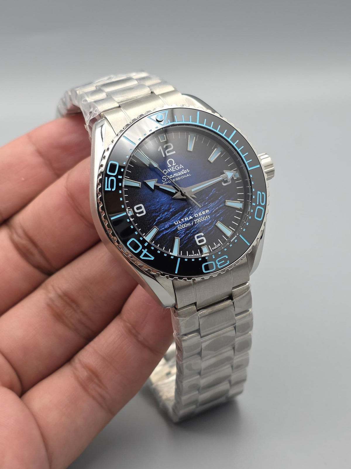 Premium Stainless Steel Deep Blue Ocean Pattern Automatic Diver Luxury Watch
