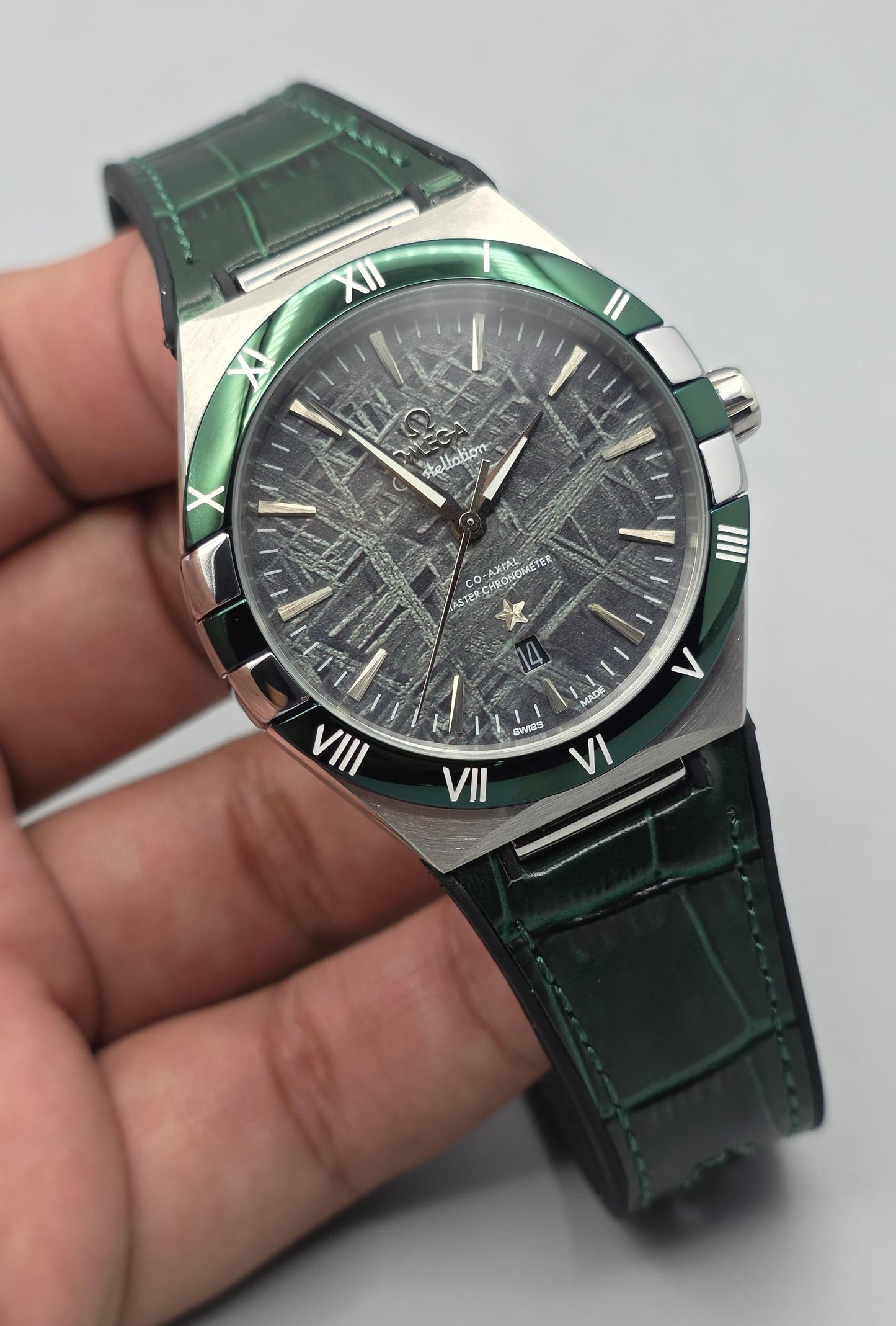 Luxury Textured-Green Dial Automatic