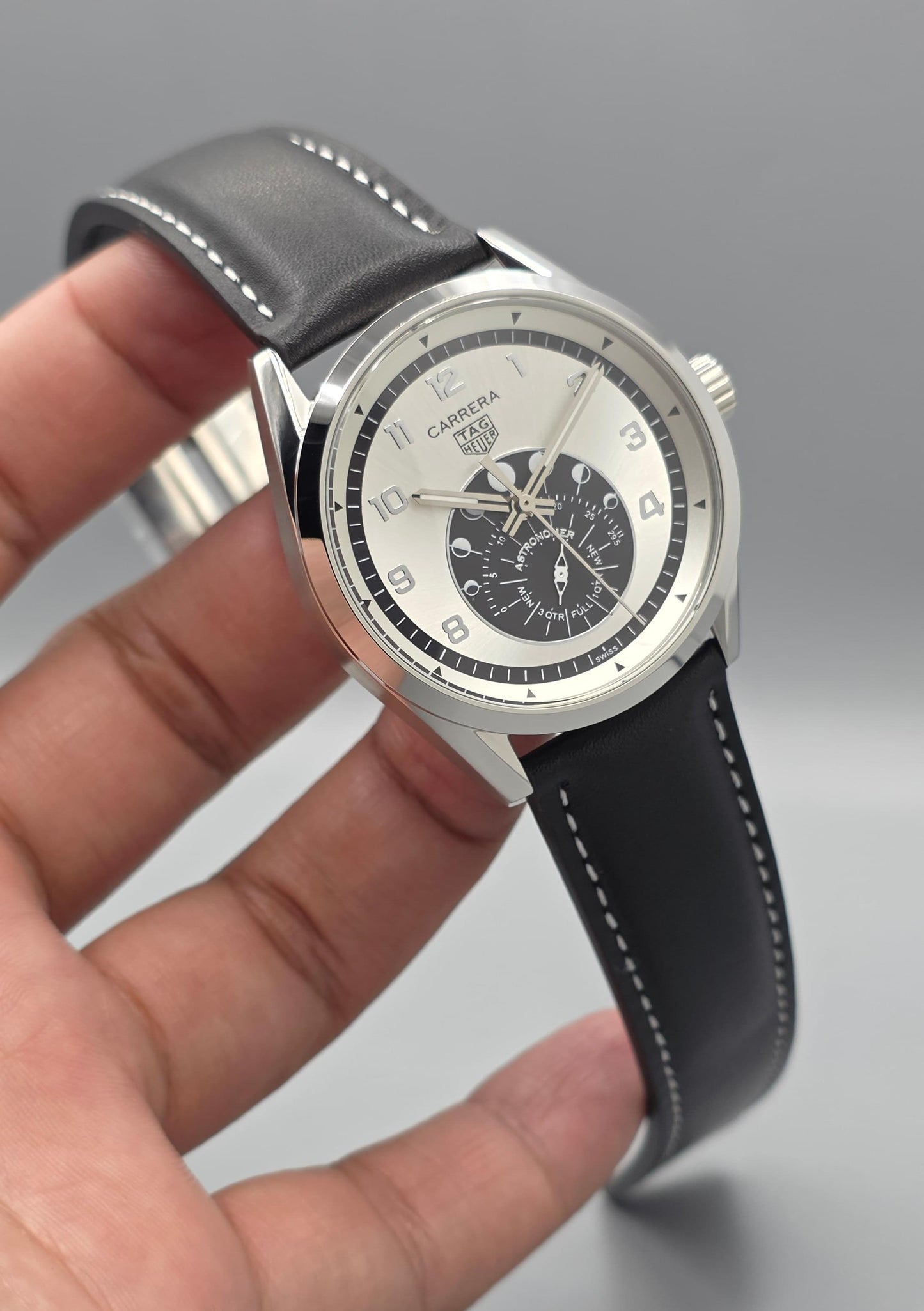 Luxury Classic Black Leather Watch – White Dial Edition