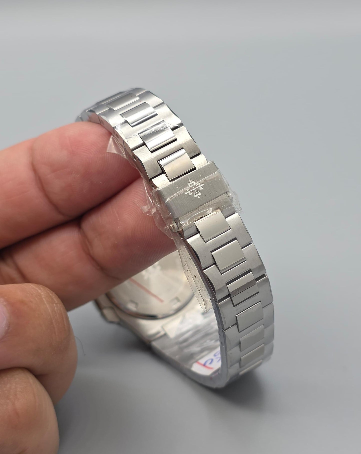 Luxury Ladies Watch – Silver-Black Zarcoon Bezel, 32mm