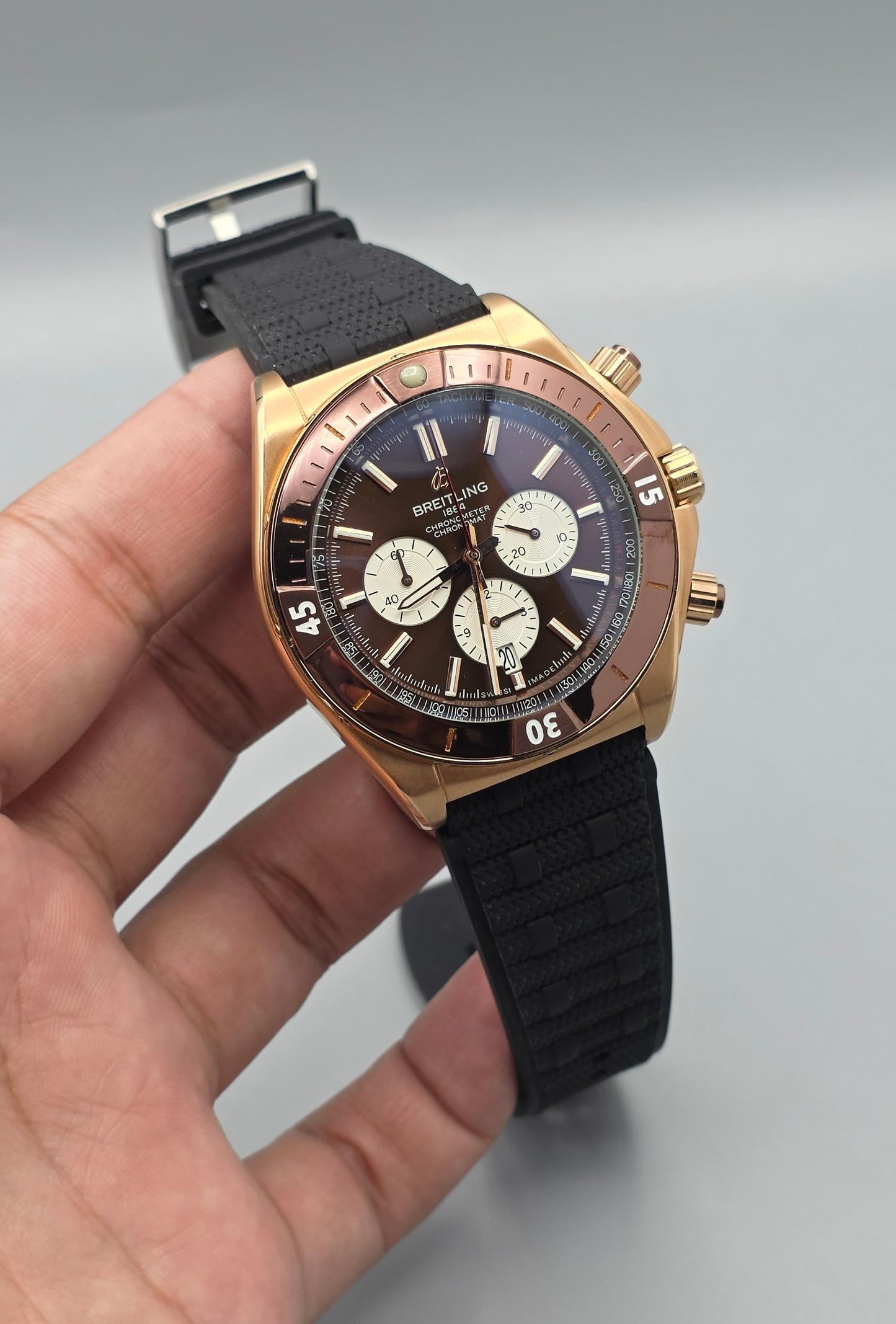 Luxury Rose Gold Chronograph Watch – Brown Bezel & Rubber Strap