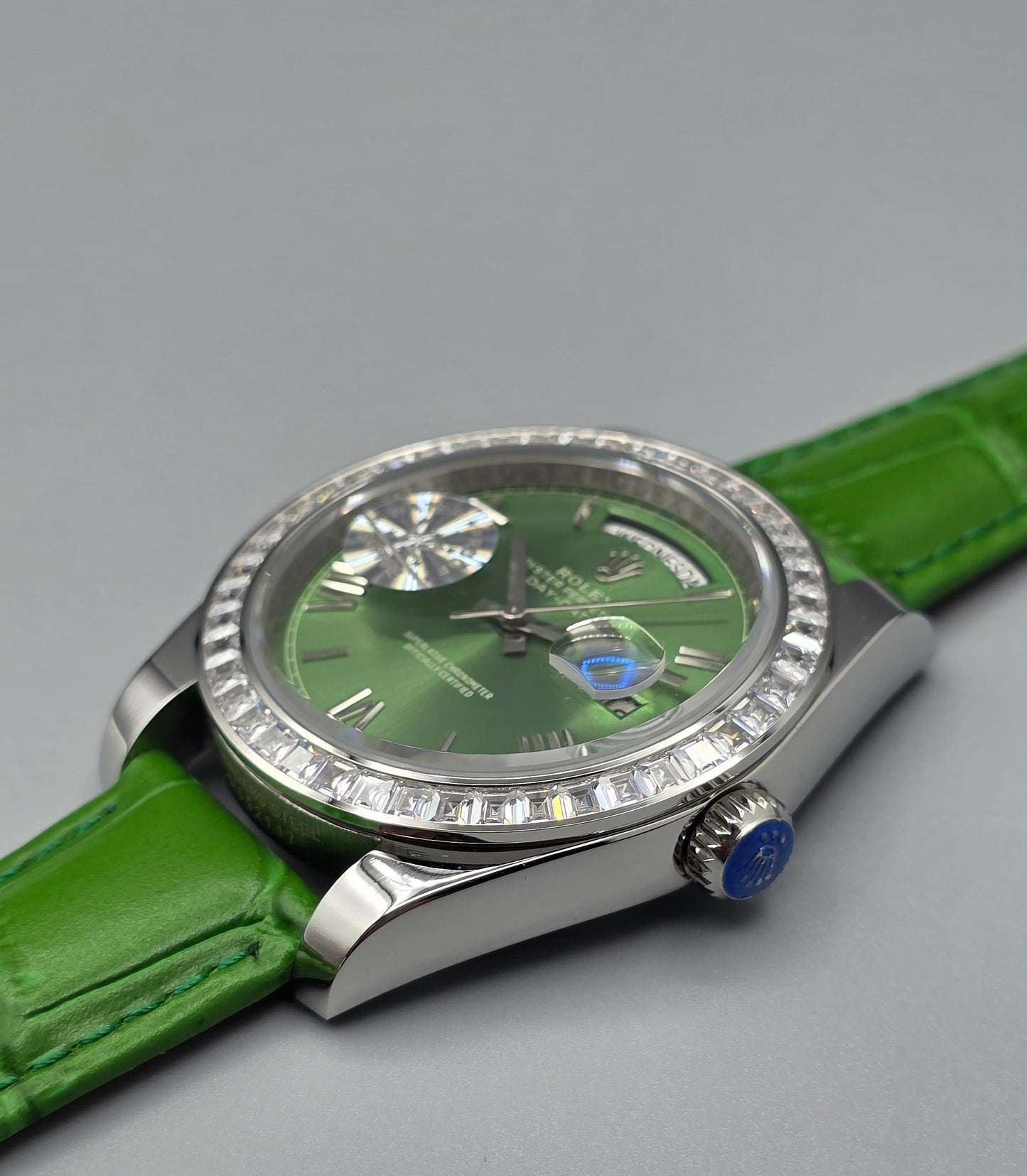 Luxury Leather Strap Watch – Zarcon Bezel, Day & Date