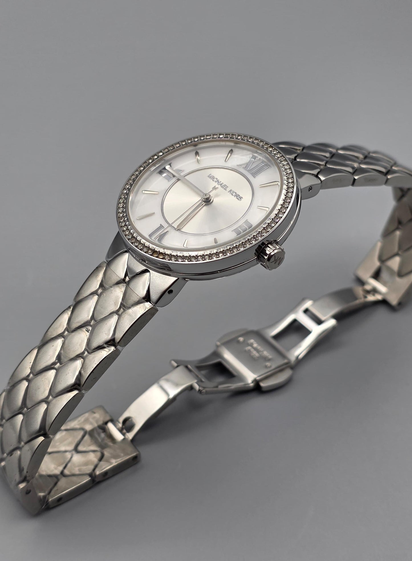 Luxury Crystal Ladies Watch – Glamour Edition