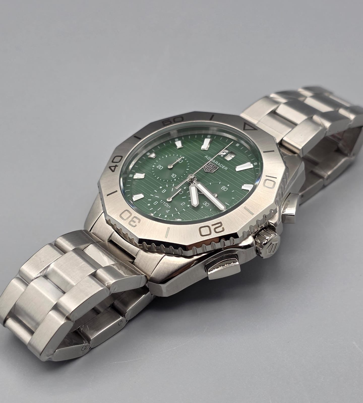 Luxury Diver Chronograph – Green Dial Steel Edition