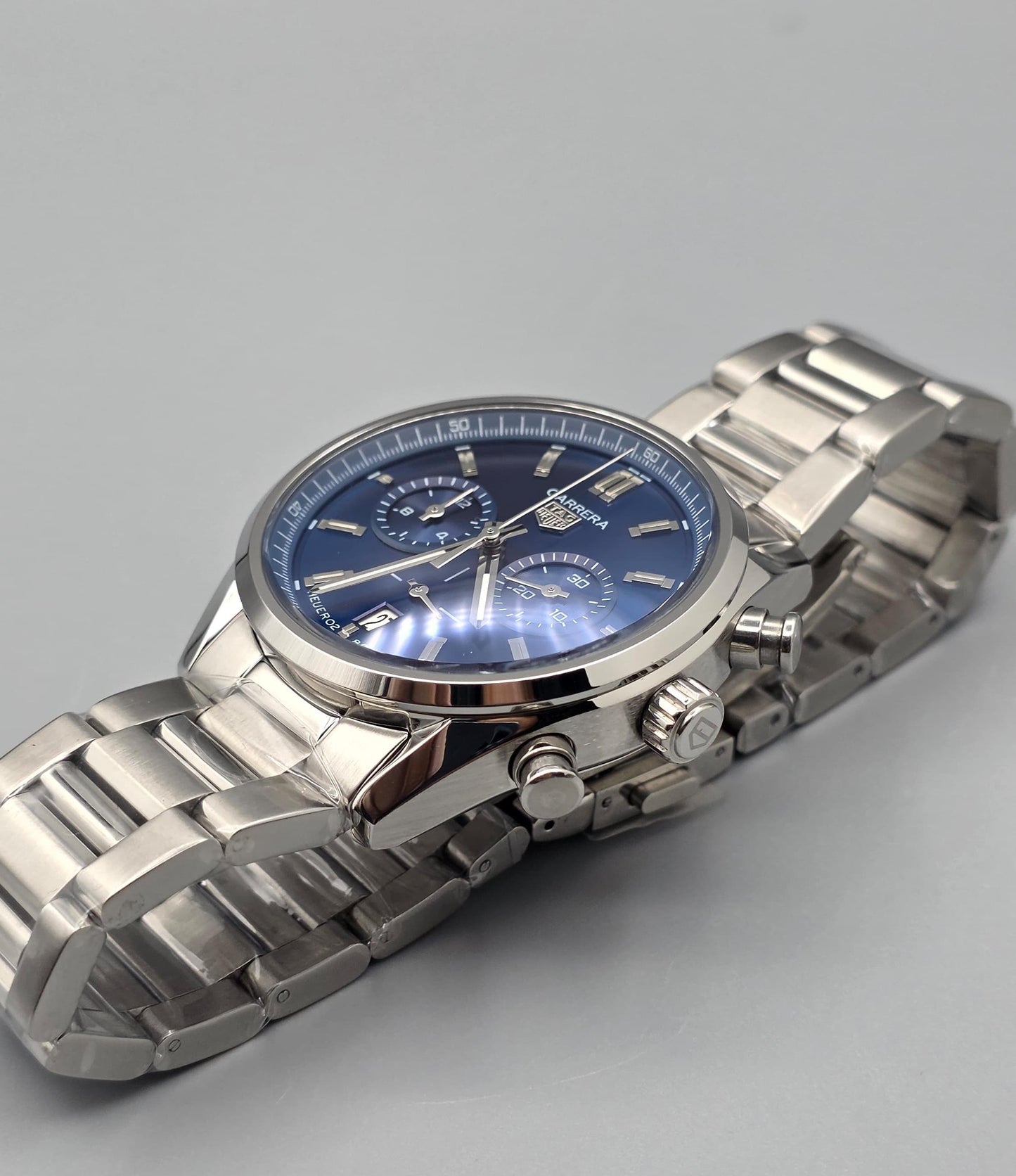 Luxury Chronograph Watch – Blue Dial Steel Edition