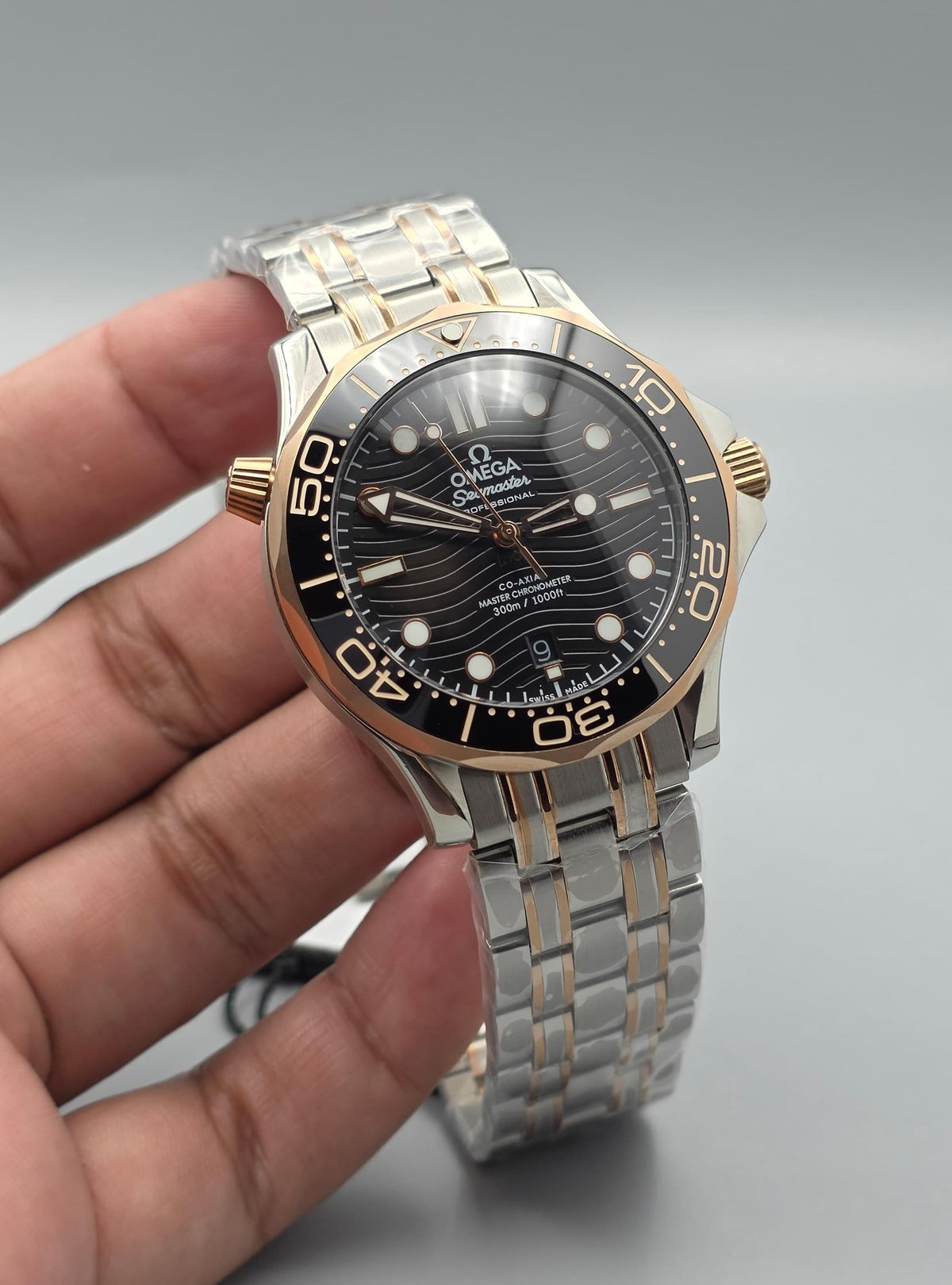 Premium Two-Tone Rose Gold & Silver Automatic Wave Dial Diver Luxury Watch