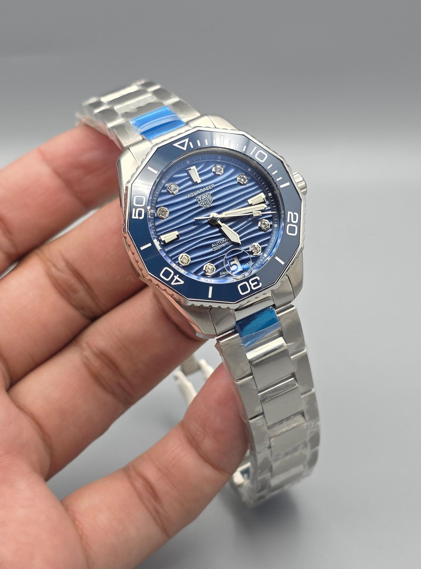 Luxury Blue Diver Ladies Watch – Diamond Edition