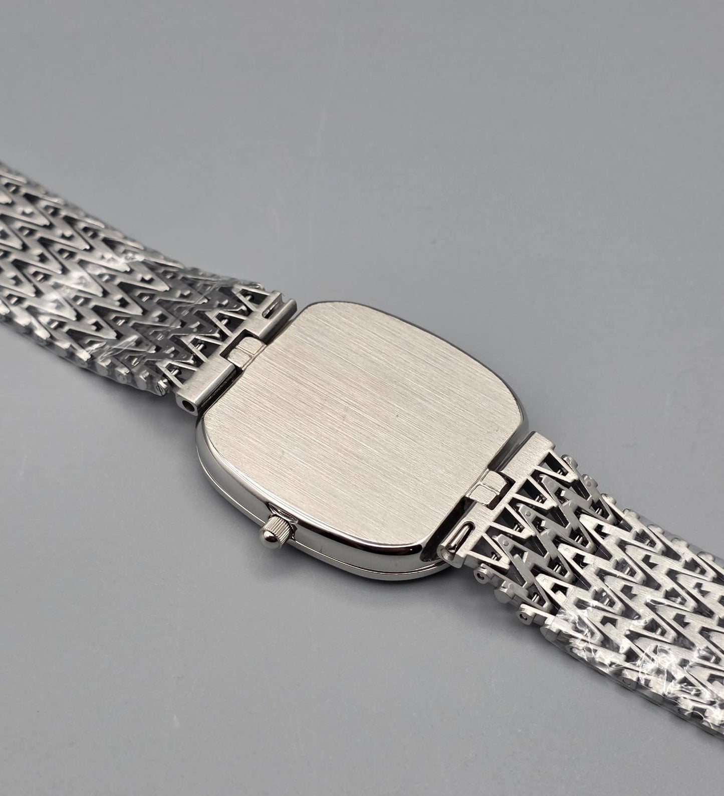 Luxury Dress Watch – Golden Ellipse Silver Black Dial Edition