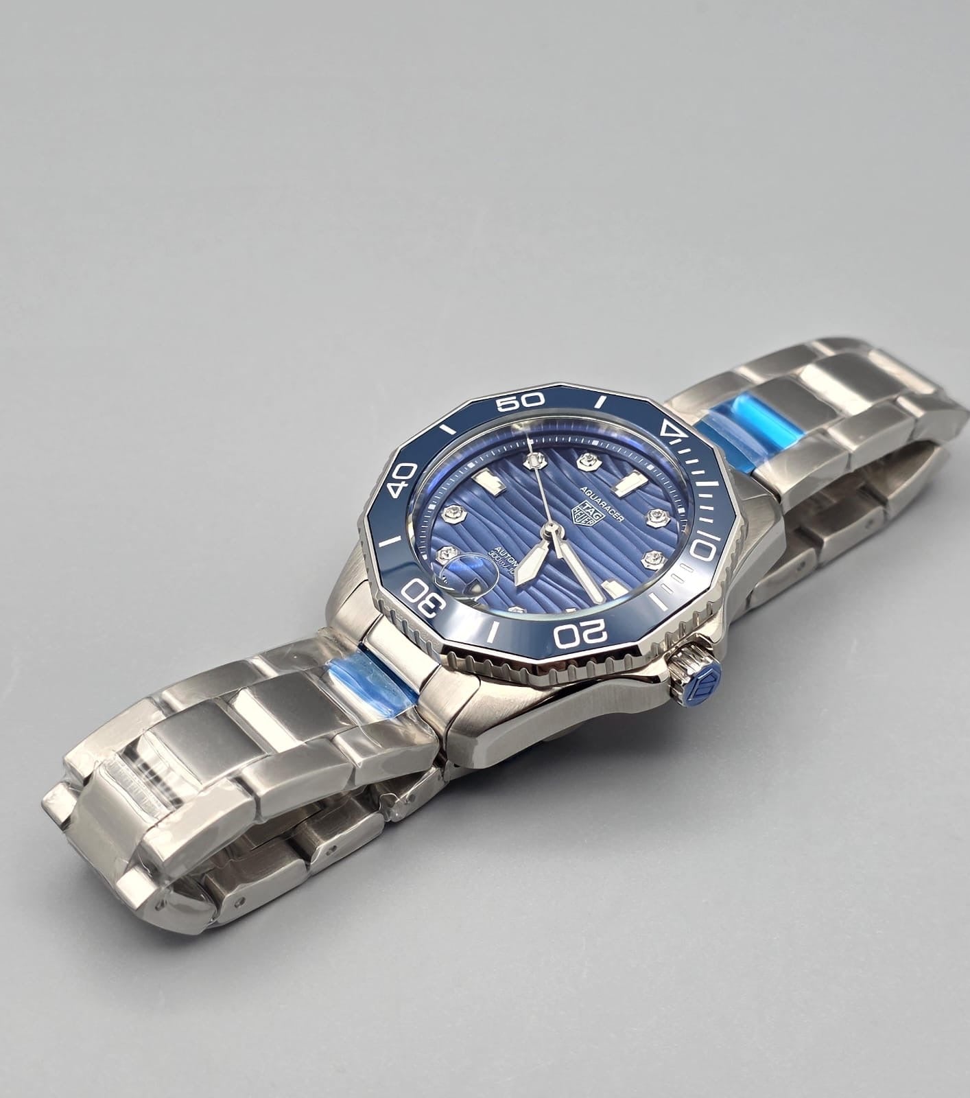 Luxury Blue Diver Ladies Watch – Diamond Edition