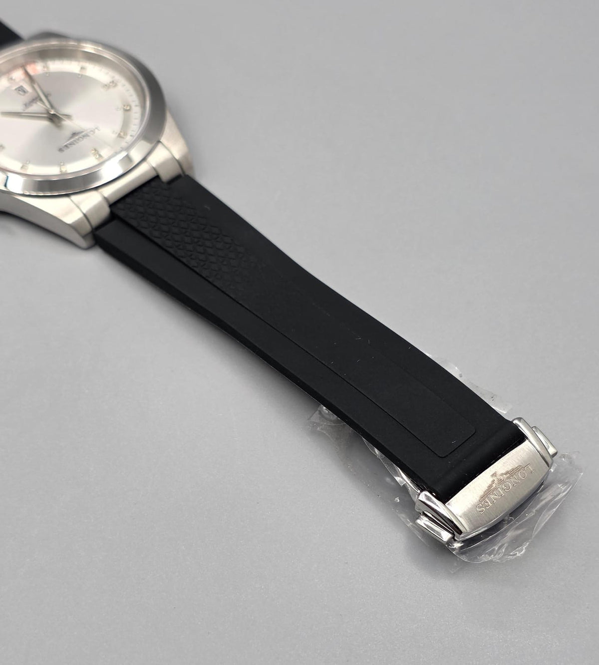 Premium Stainless Steel Silver Diamond-Marker Sport Luxury Watch