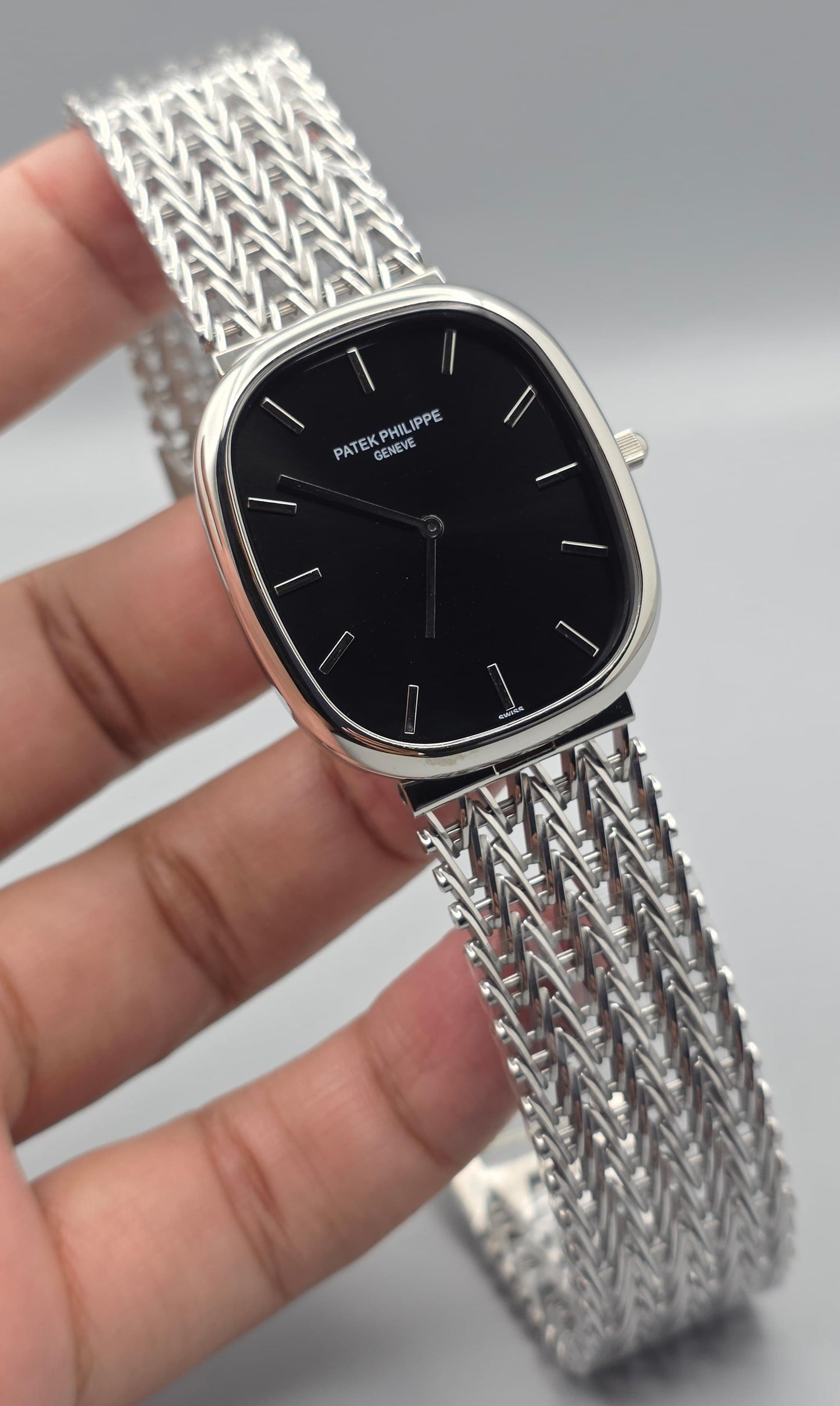 Luxury Dress Watch – Golden Ellipse Silver Black Dial Edition