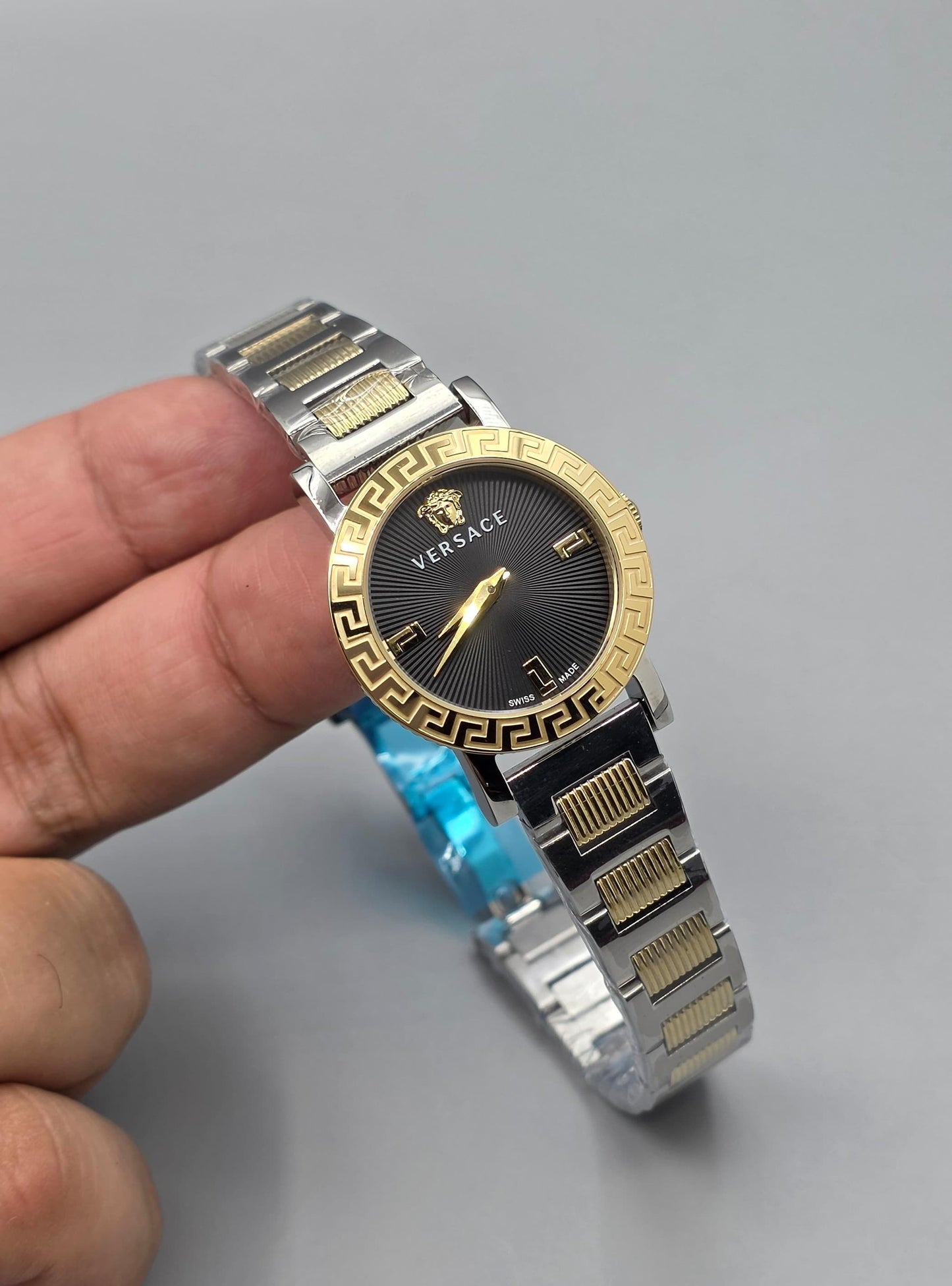 Luxury Two-Tone Black Dial – Ladies Classic Edition