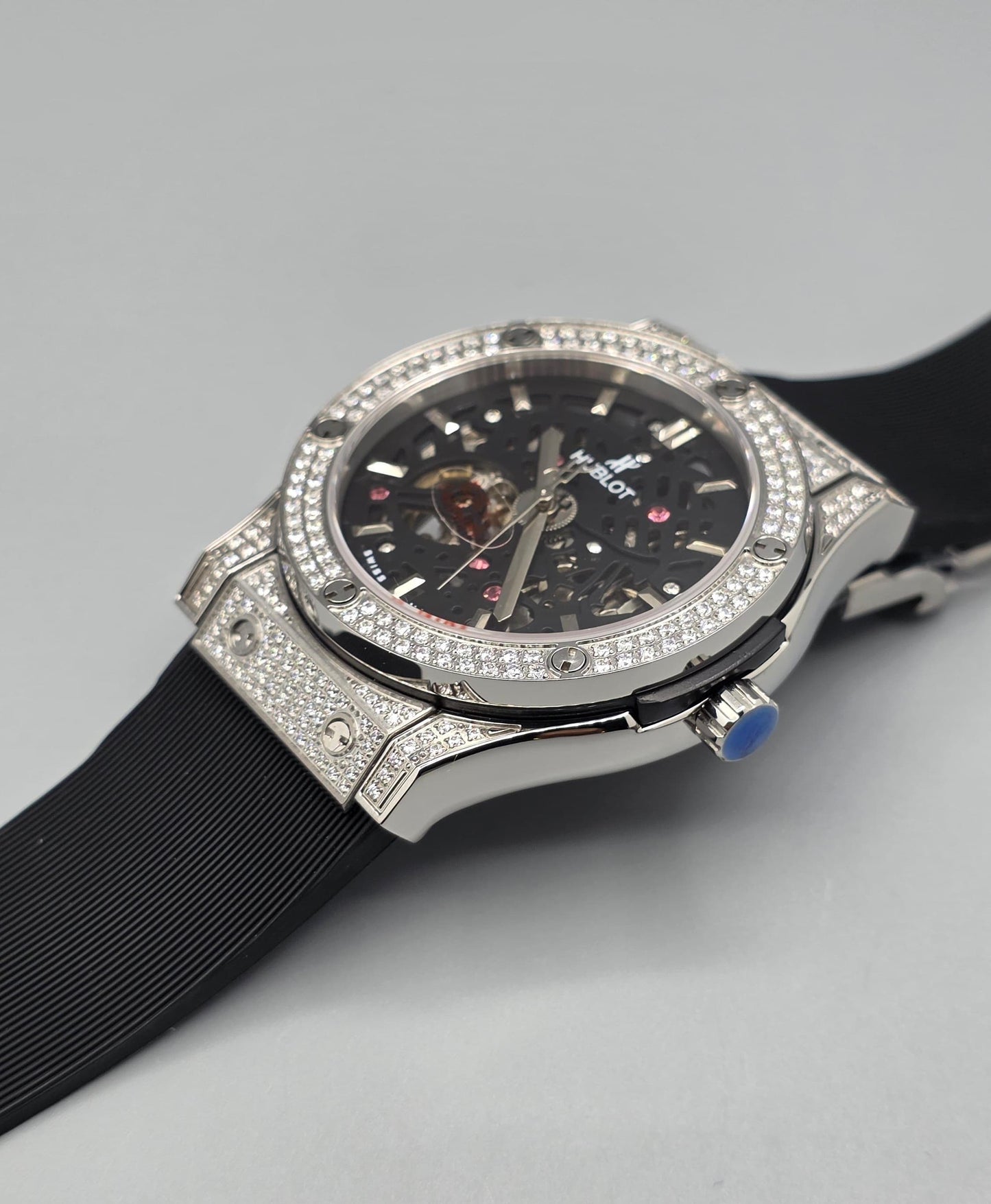 Luxury Skeleton Diamond Watch – Black Rubber Edition