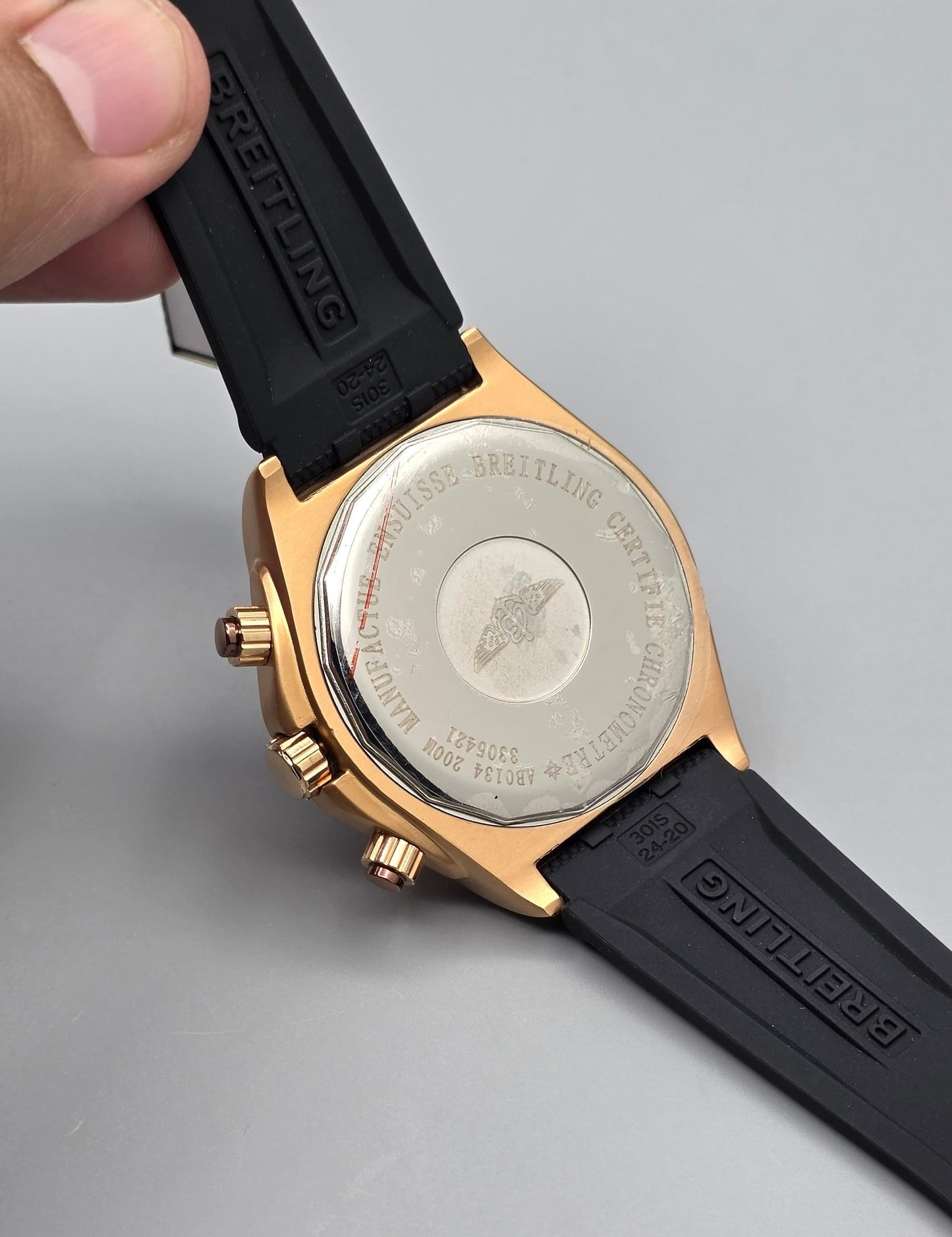 Luxury Rose Gold Chronograph Watch – Brown Bezel & Rubber Strap