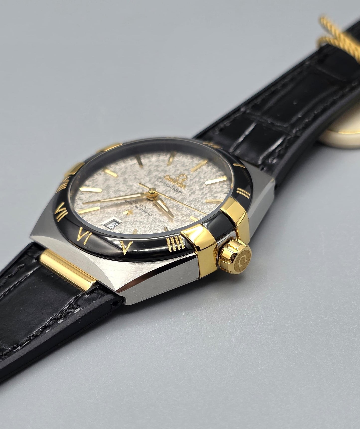 Luxury Silver & Gold Watch – Black Bezel, Rubber Strap