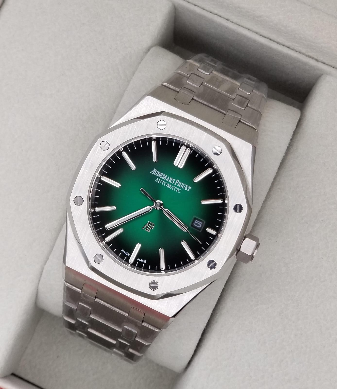 High Quality Luxury Branded Watch - Silver