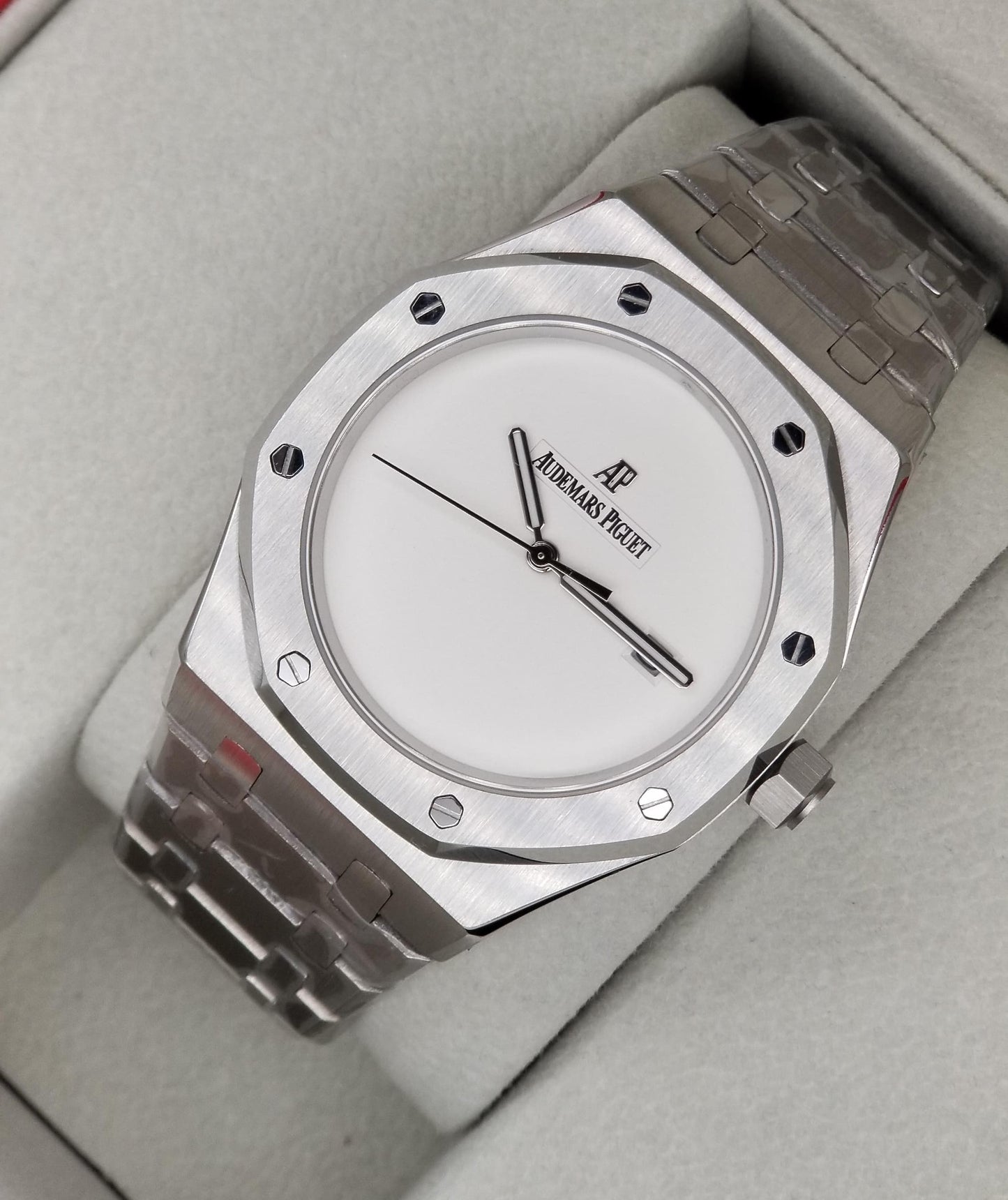 High Quality Luxury Branded Watch - Silver