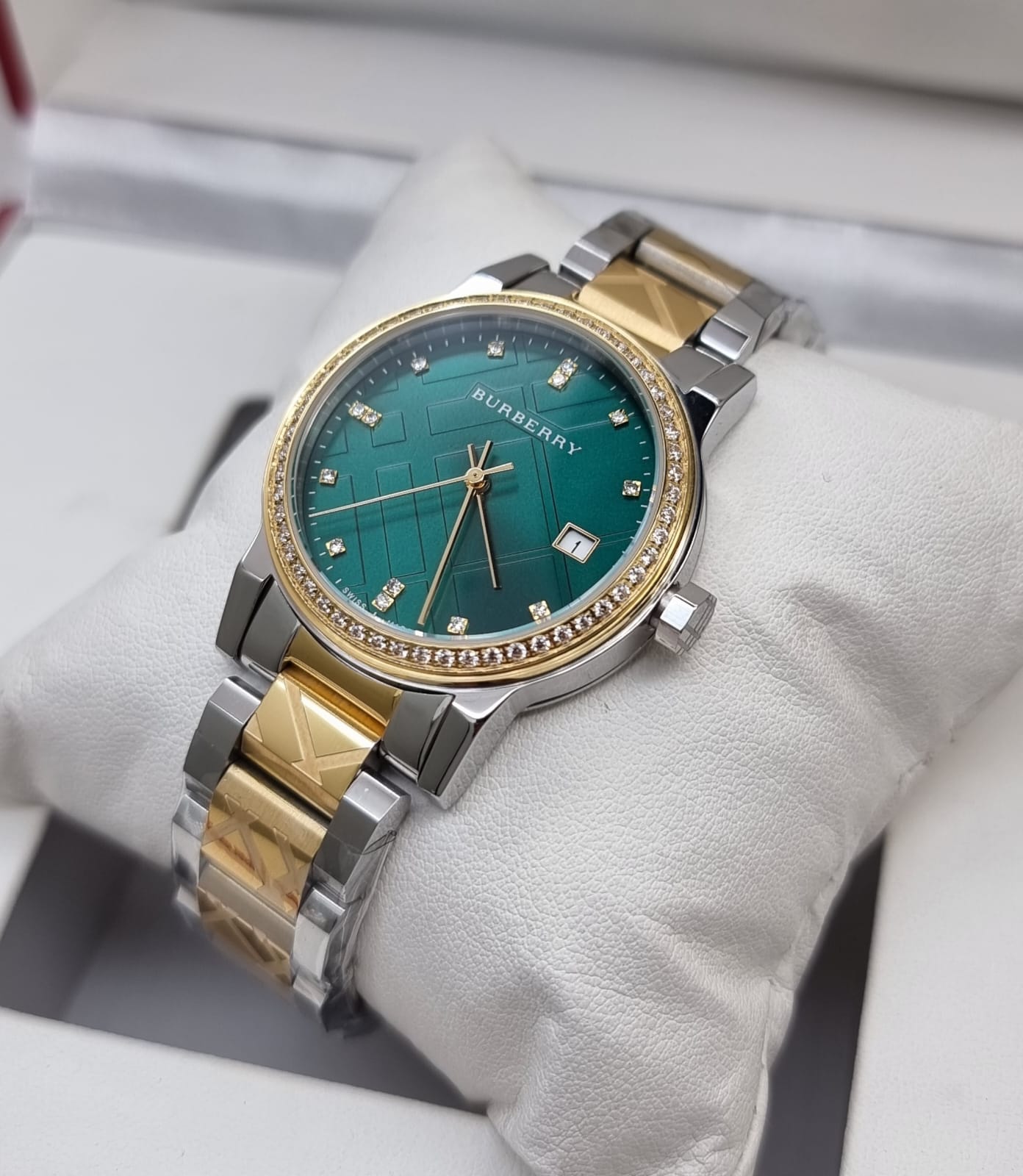 High Quality Luxury Branded Watch - Gold & Silver