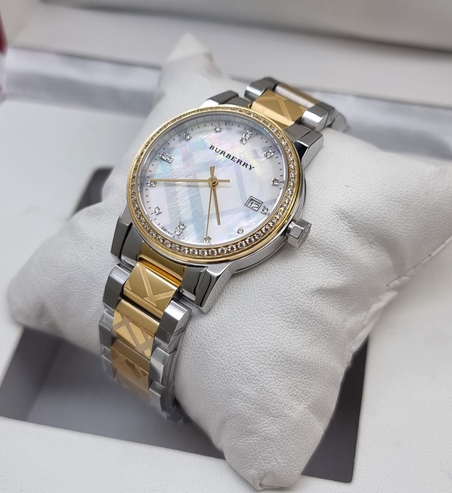 High Quality Luxury Branded Watch - Gold & Silver