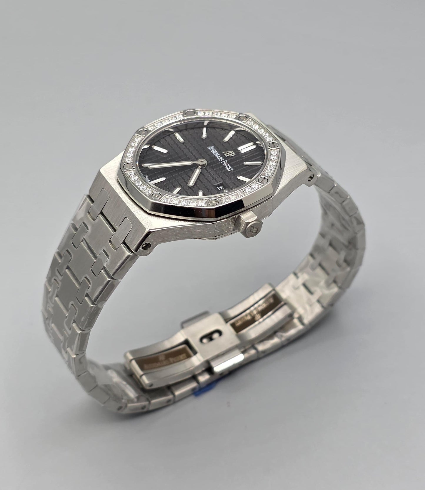 Luxury Diamond Bezel Black Dial Ladies Watch