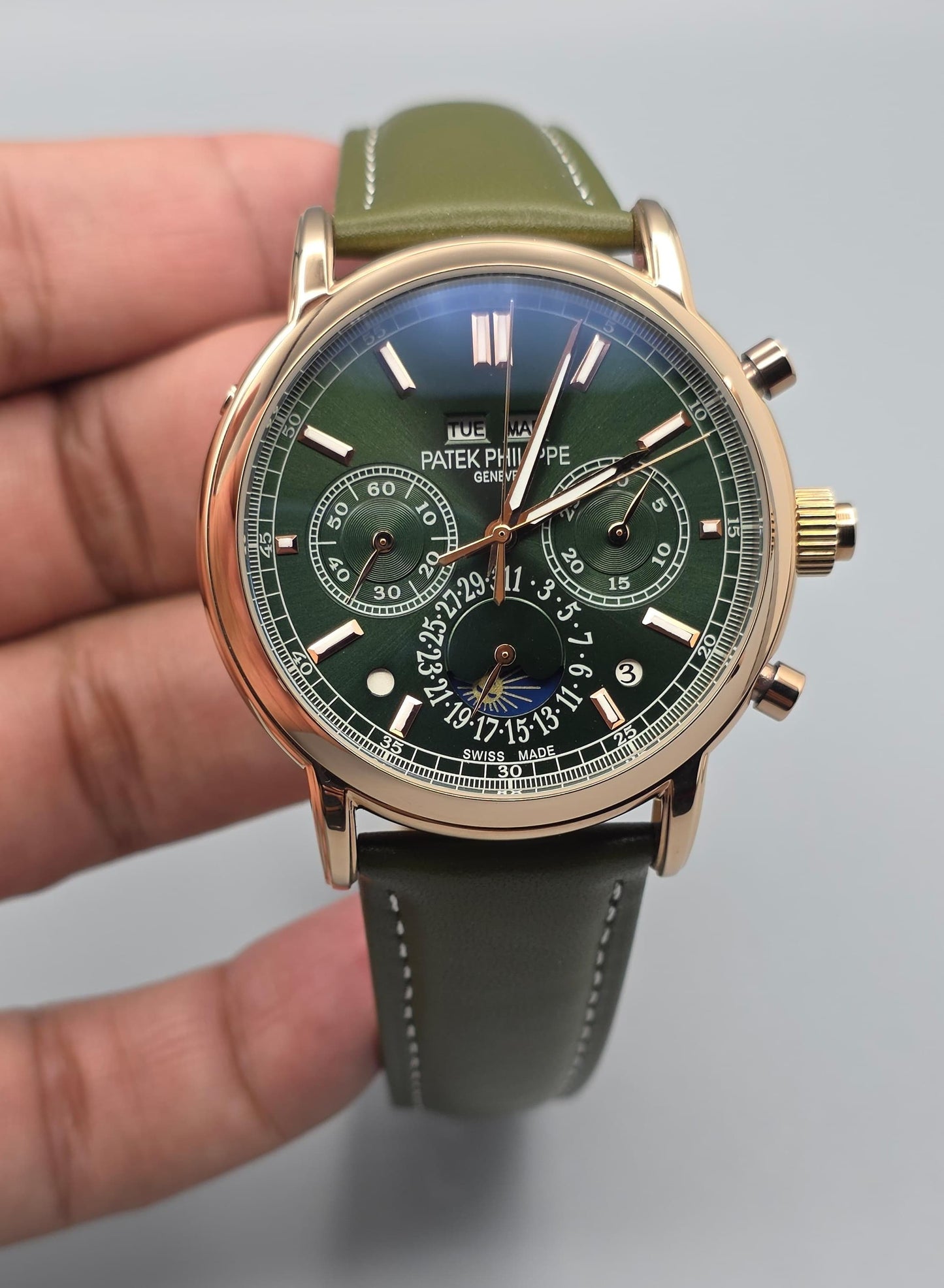 Luxury Green Calendar – Heritage Edition