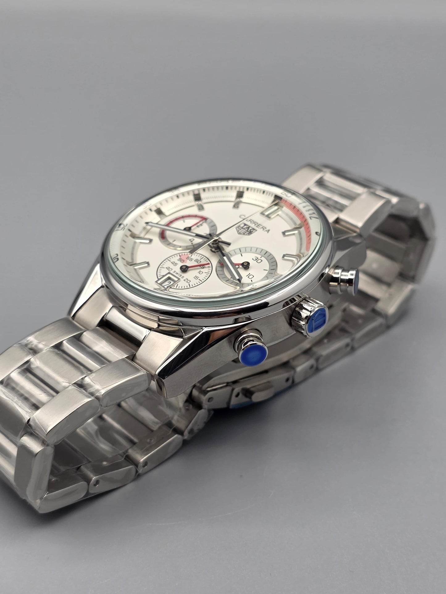 Luxury Chronograph Watch – White Dial Edition