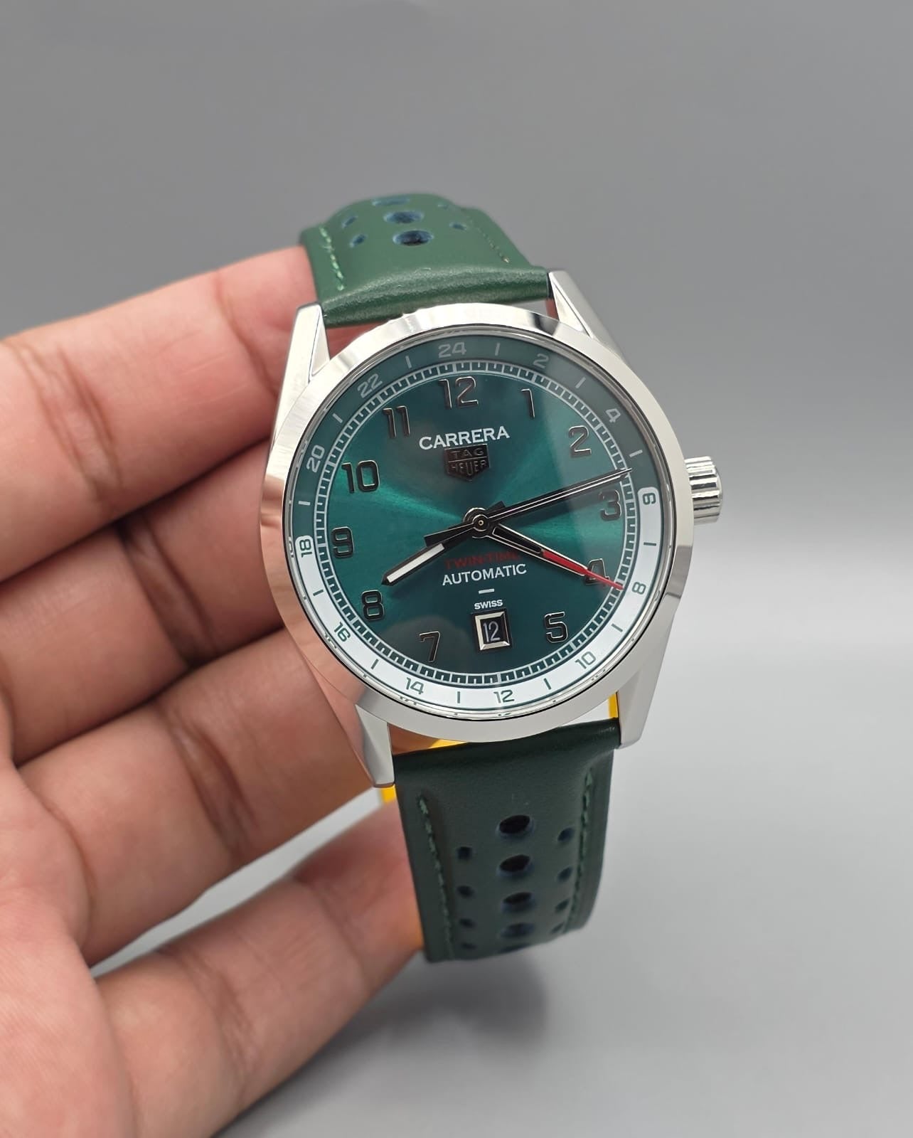 Luxury Automatic G.M.T Watch – Green Dial Edition