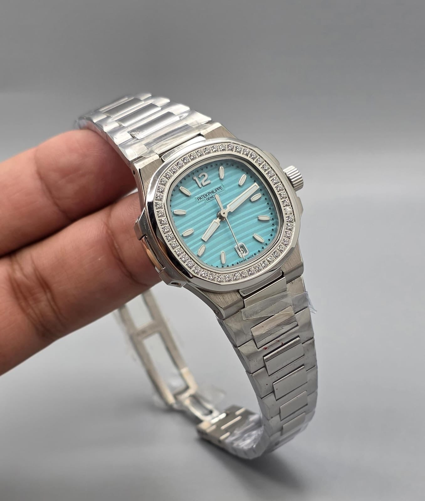 Luxury Ladies Watch – Silver-Ice Blue Zarcoon Bezel, 32mm