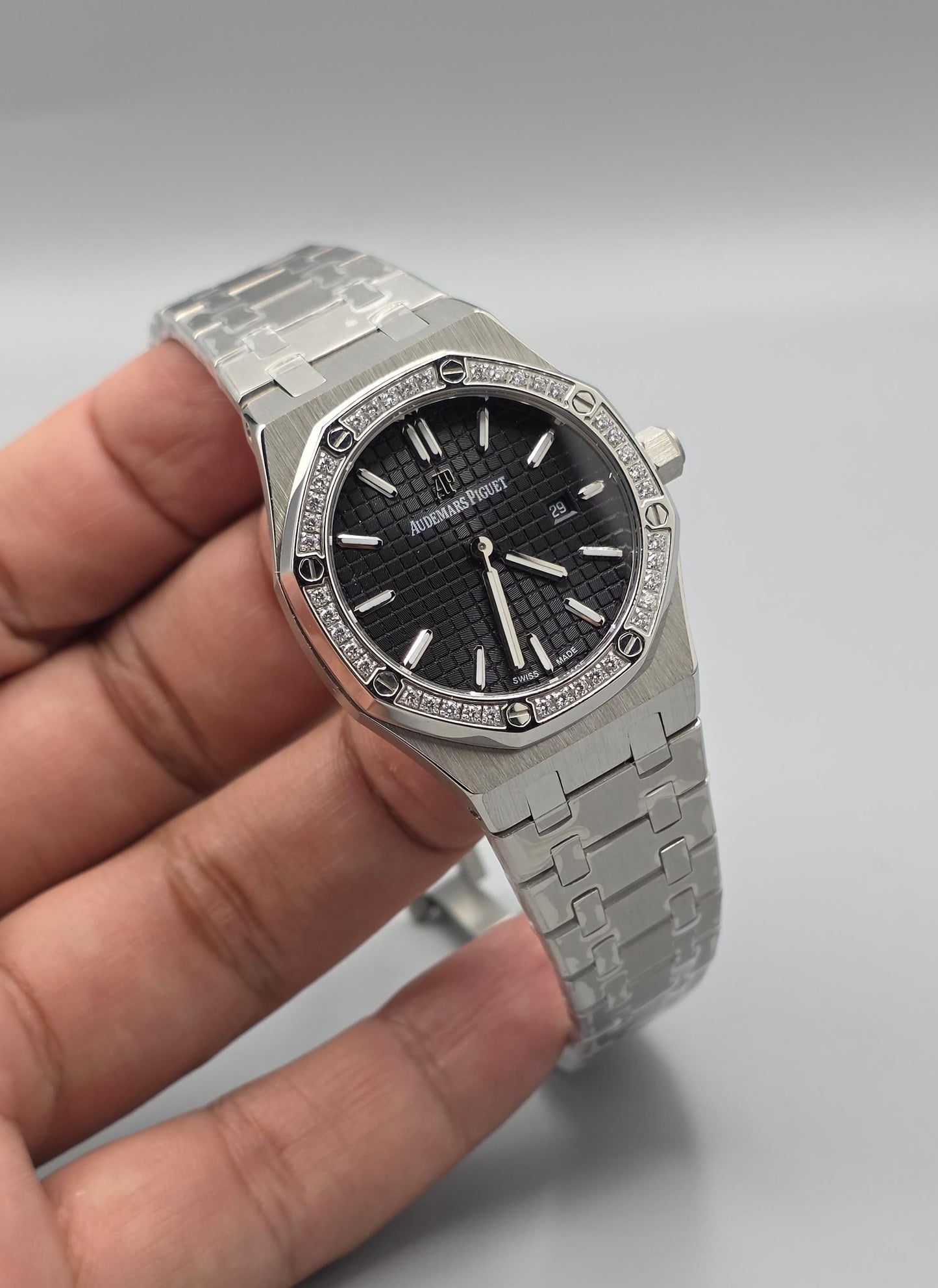 Luxury Diamond Bezel Black Dial Ladies Watch