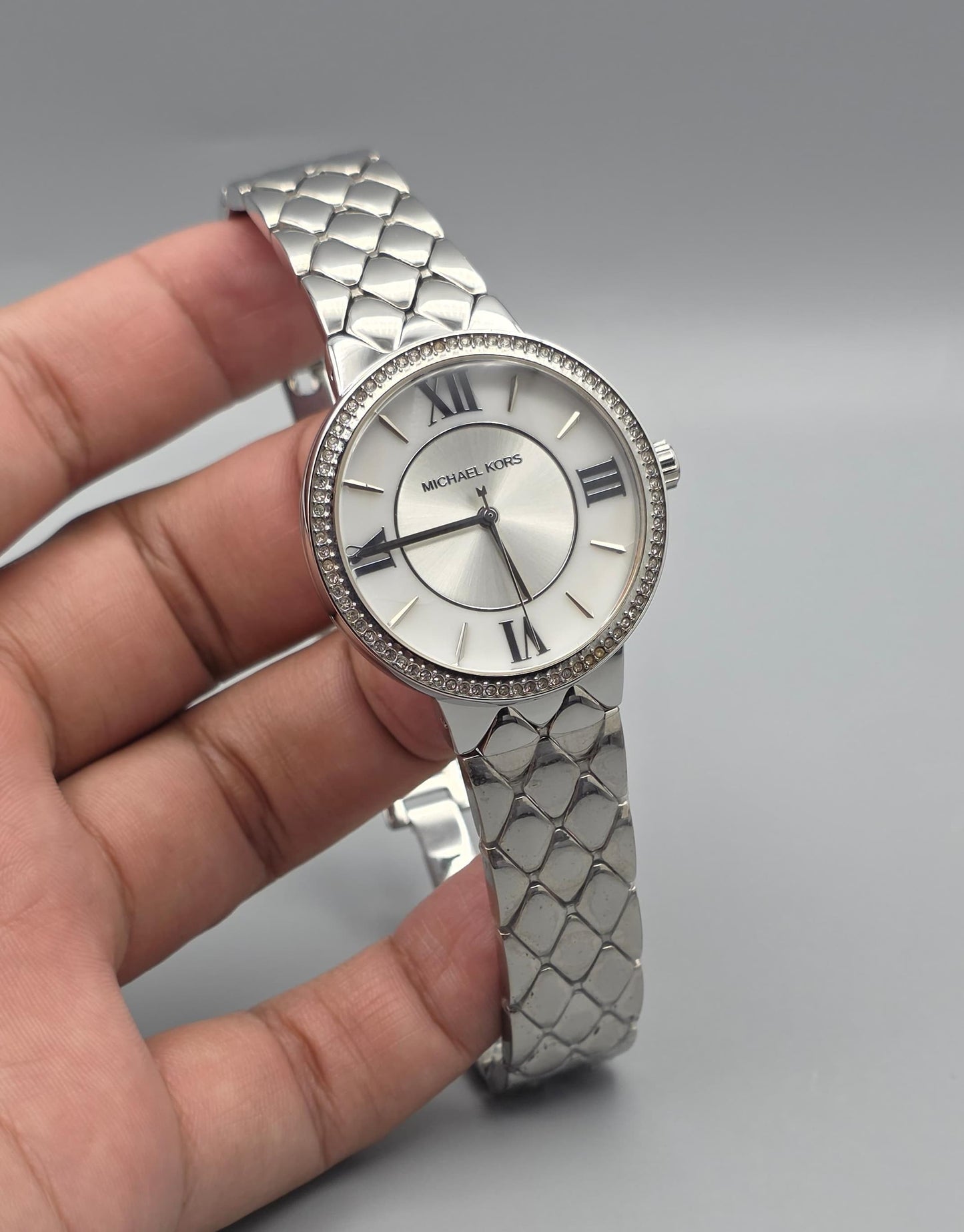 Luxury Crystal Ladies Watch – Glamour Edition