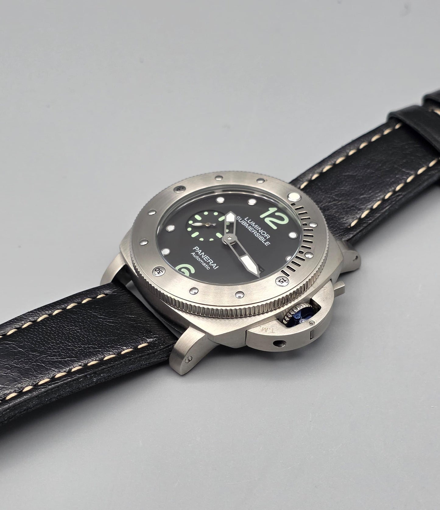 Classic Submersible Automatic Watch – Black Dial Edition